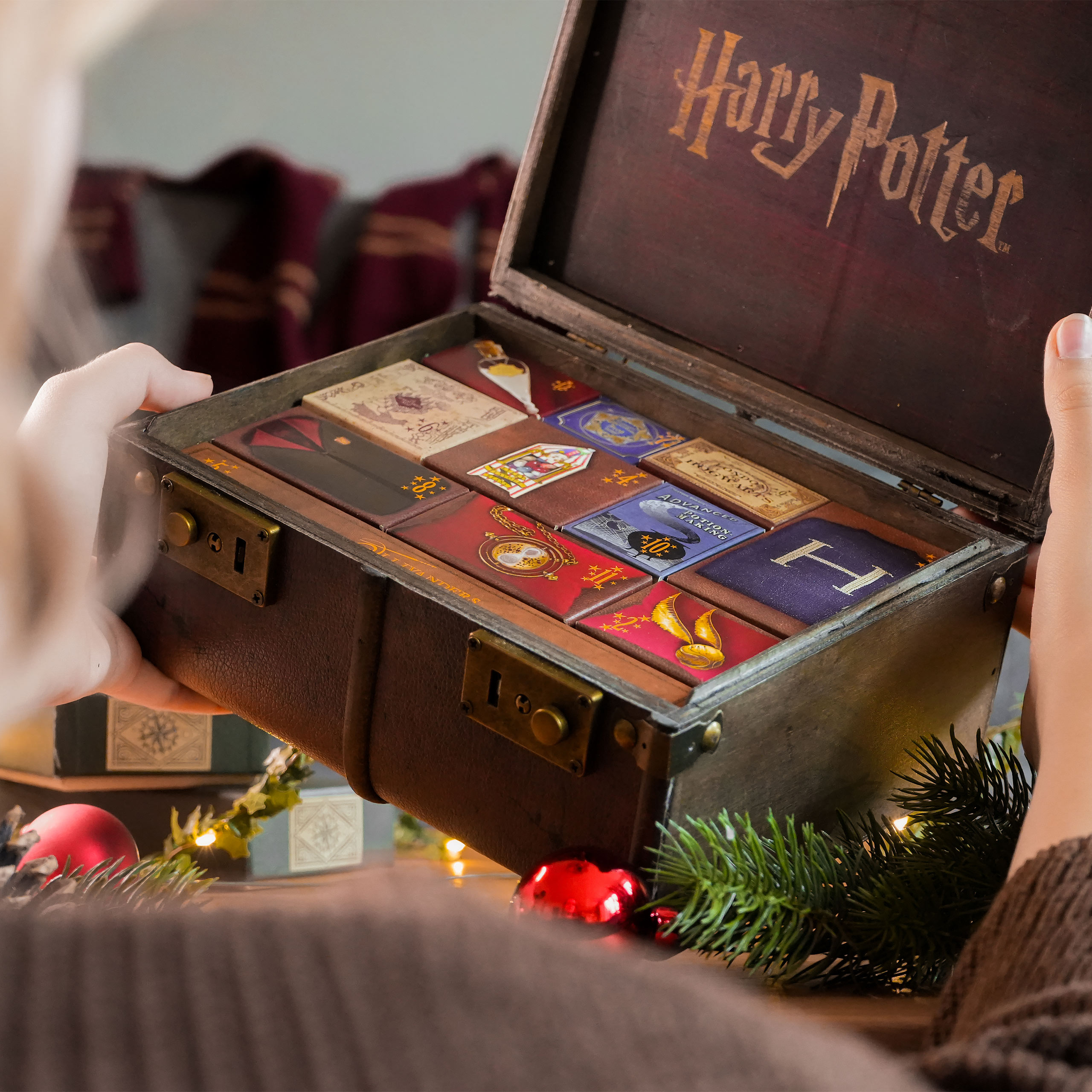 Harry Potter - Hogwarts Suitcase Advent Calendar