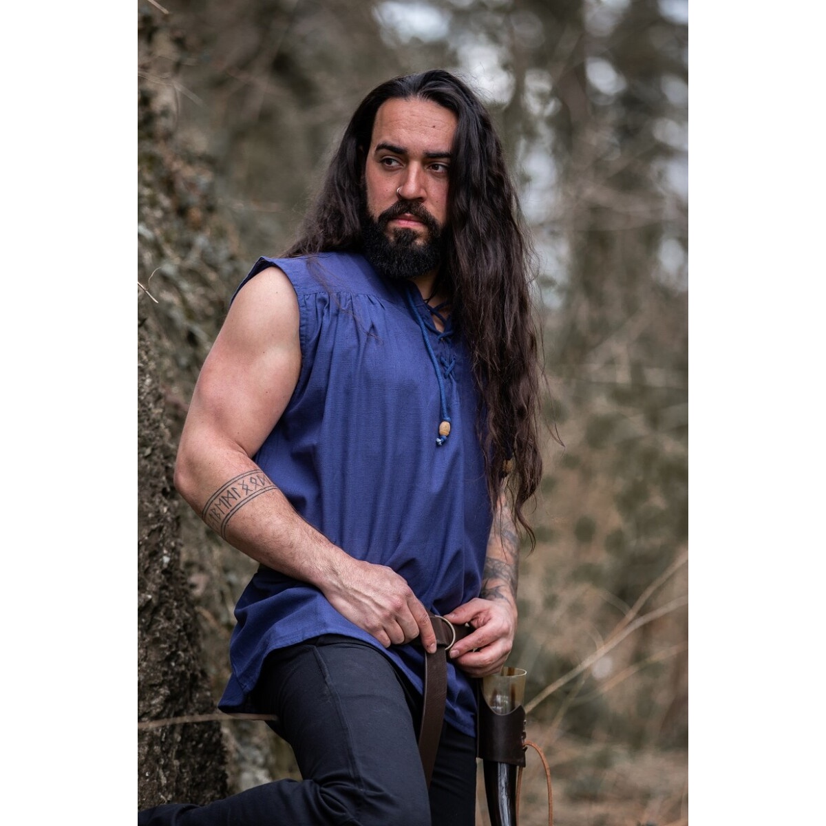 Medeltida snörskjorta med ståkrage Louis ärmlös blå