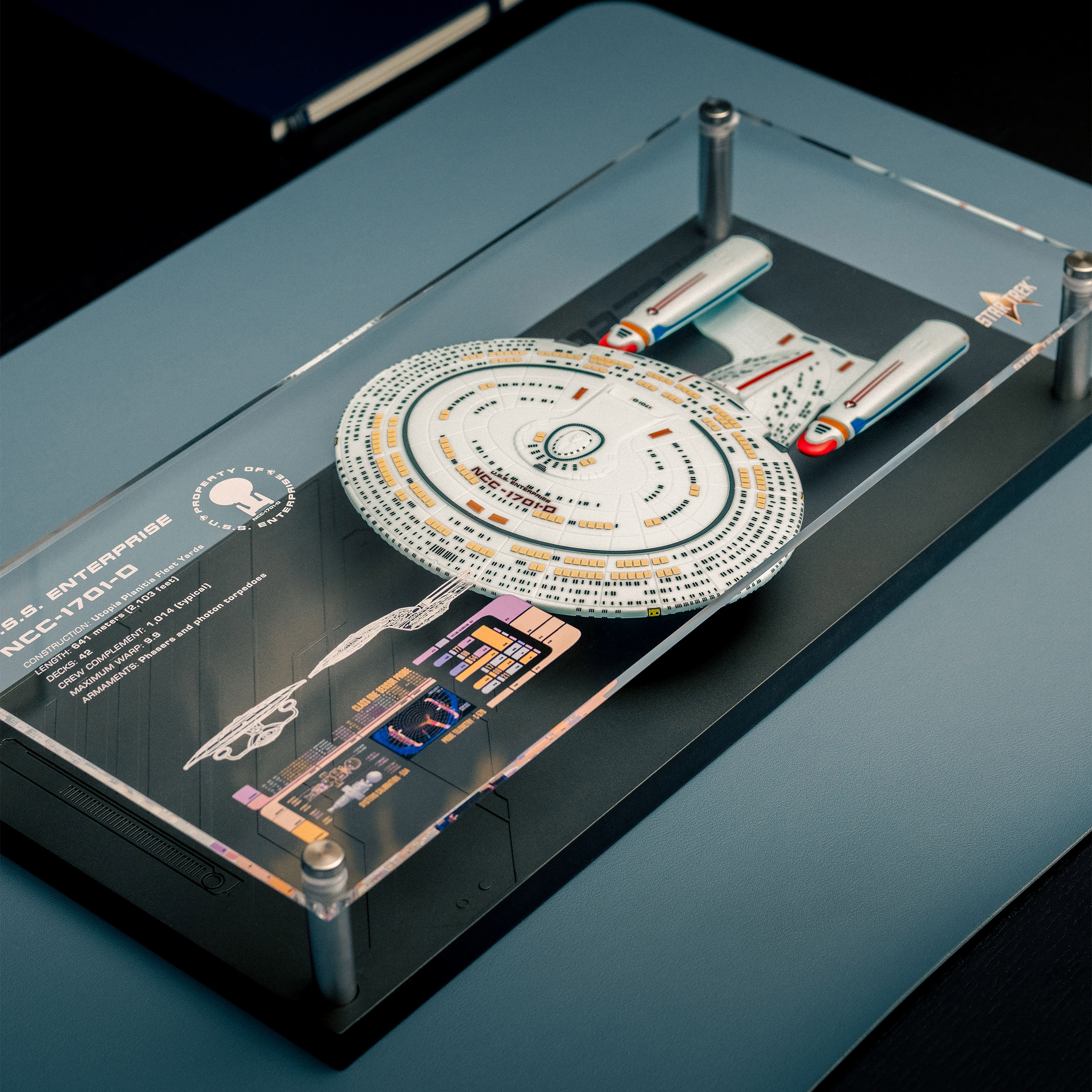 Targa da parete Enterprise NCC-1701-D con replica del modello - Star Trek