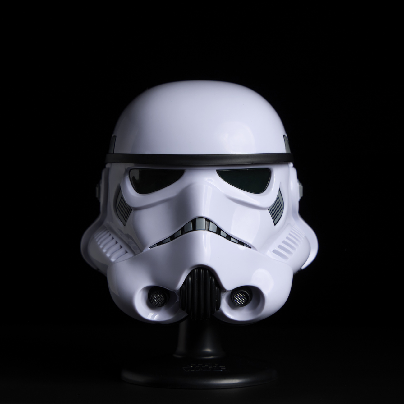 Star Wars - Stormtrooper Mini Helm Replik auf Base