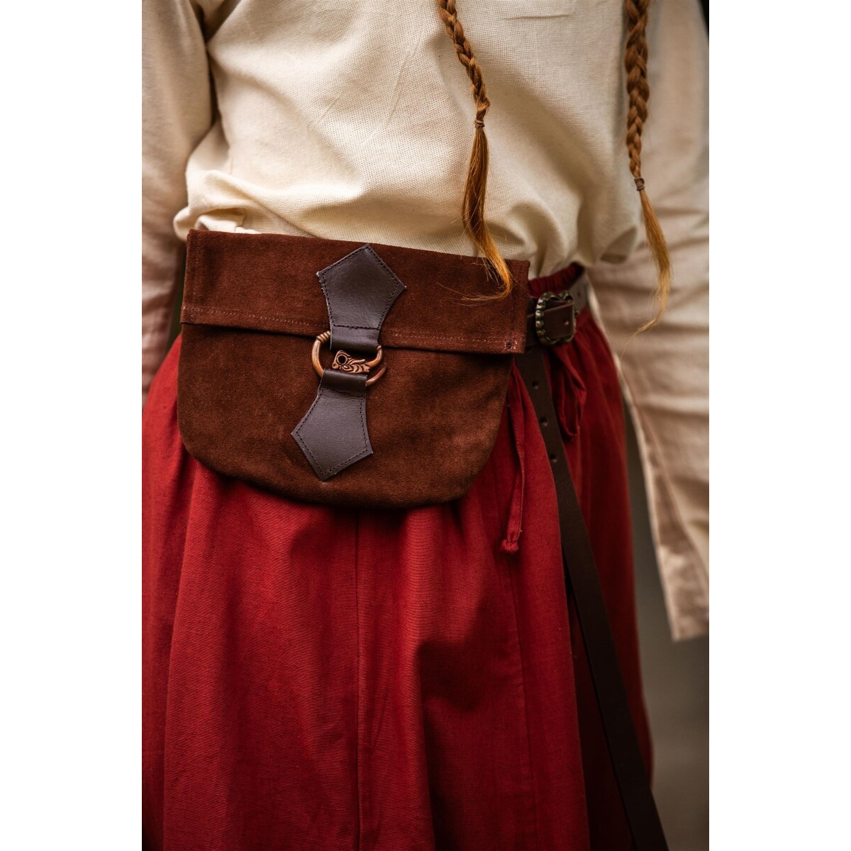 Medeltida läderbältesväska Will med drakspänne