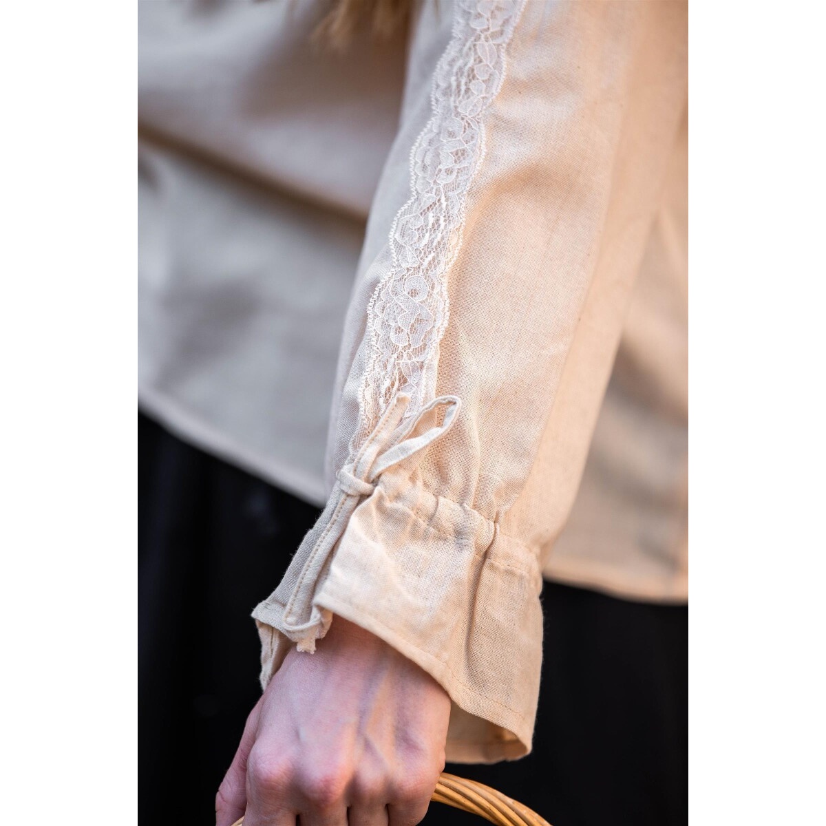 Średniowieczna bluzka z koronką Bettina