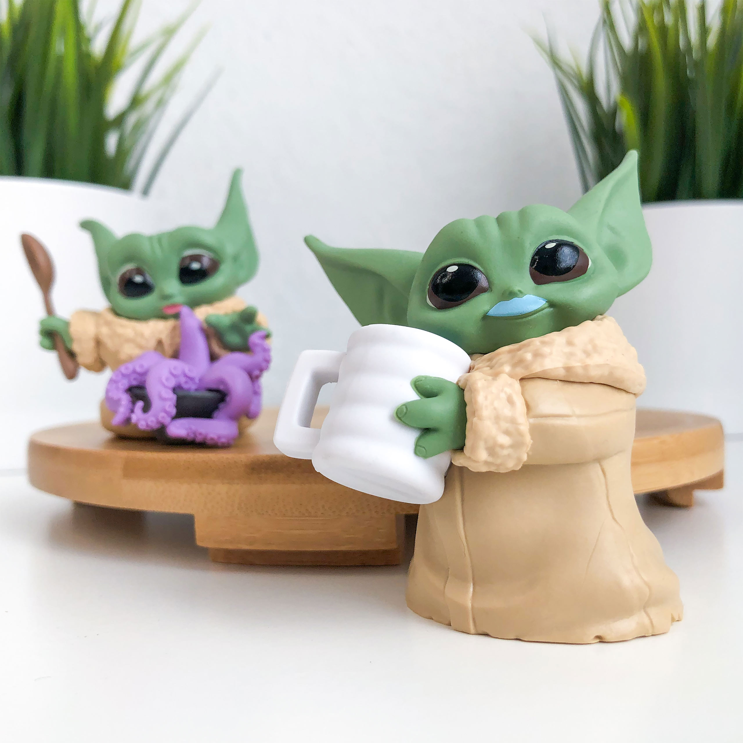 Grogu avec ensemble de mini-figurines en pose de soupe de tentacules et de moustache de lait - Star Wars The Mandalorian