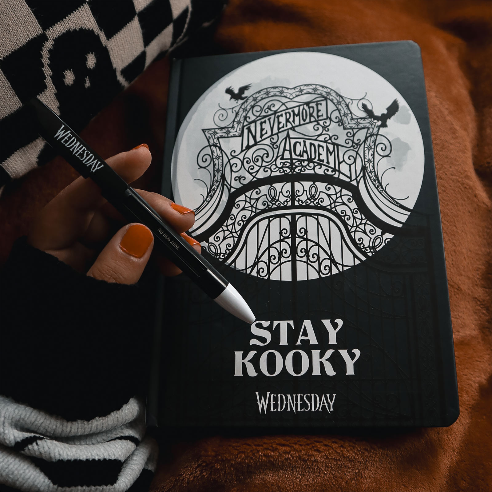 Wednesday - Stay Kooky Cuaderno con Bolígrafo