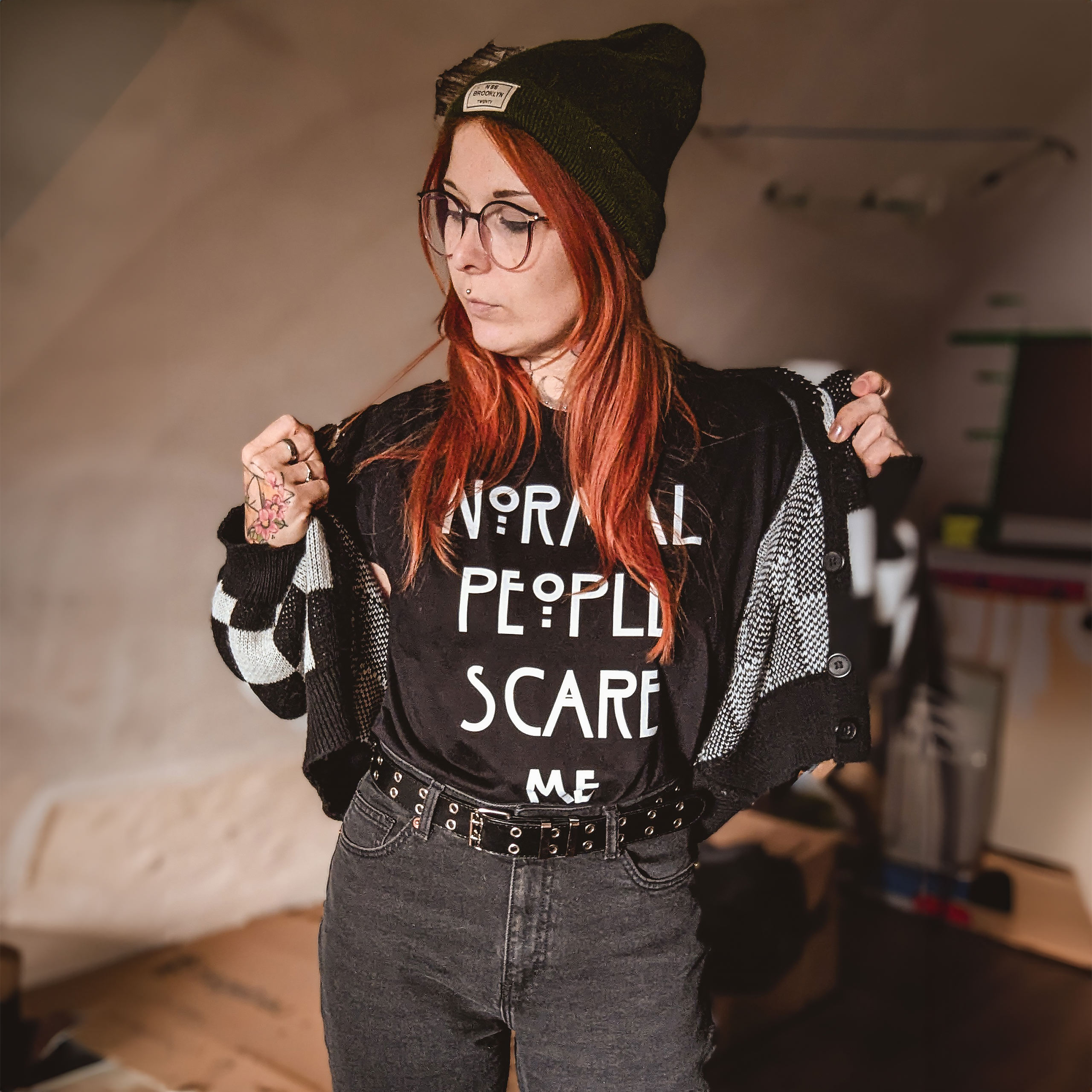 T-shirt 'Normal People Scare Me' per fan di American Horror Story nero