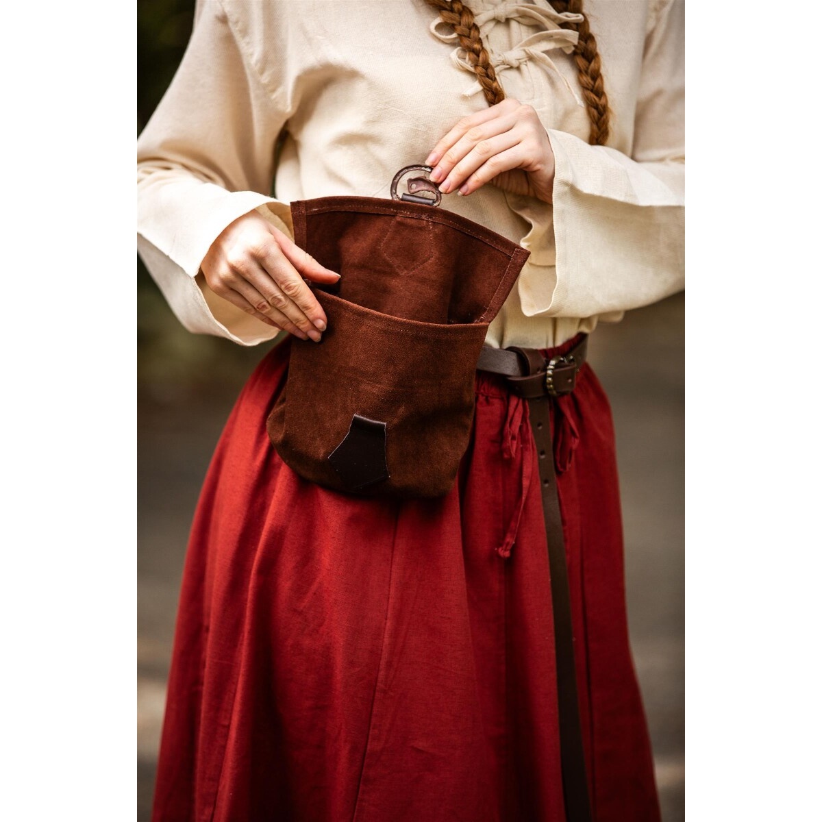 Medeltida läderbältesväska Will med drakspänne