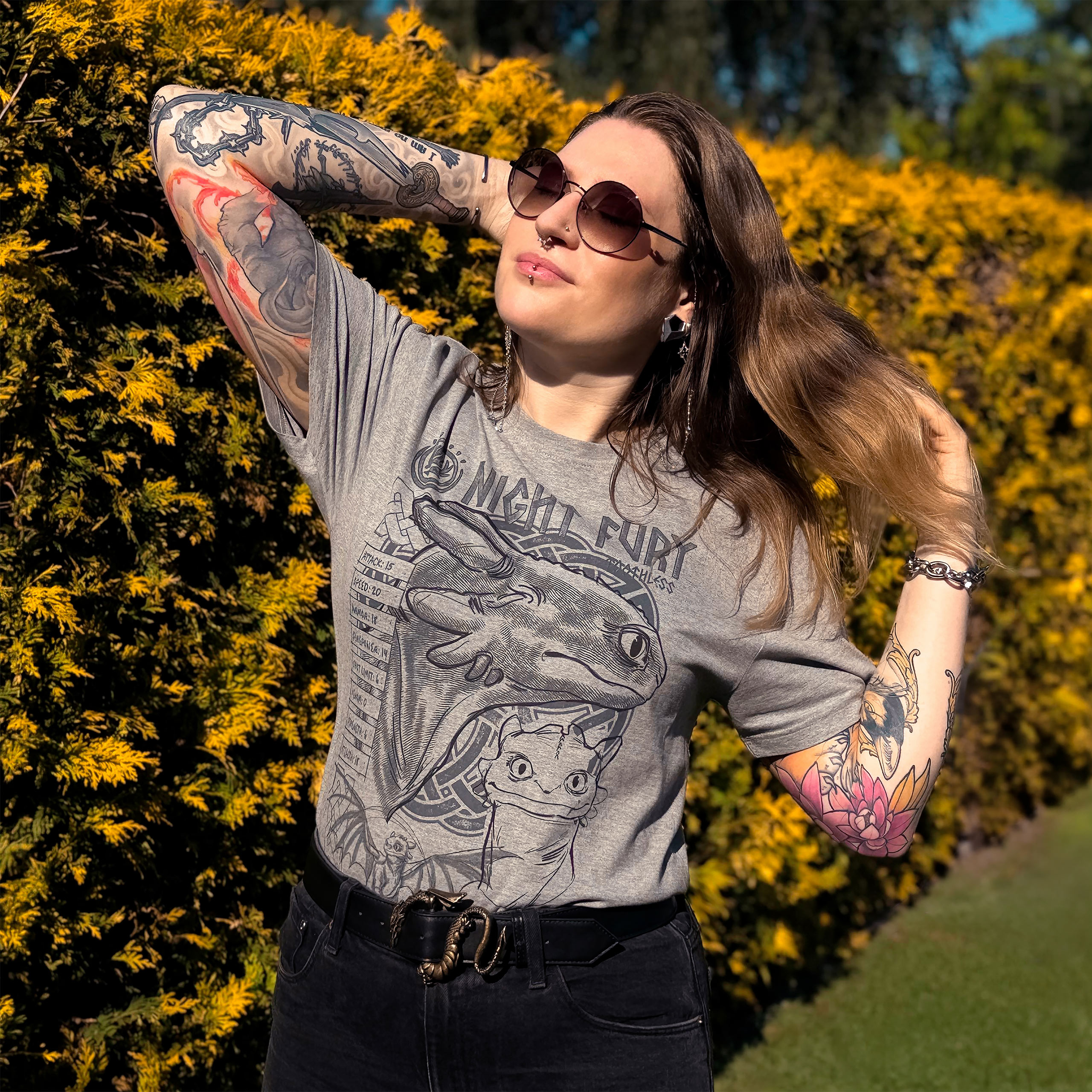 Cómo entrenar a tu dragón - Camiseta gris con boceto de Furia Nocturna