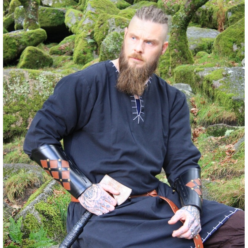 Medeltida läderarmskena Orm svart-brun