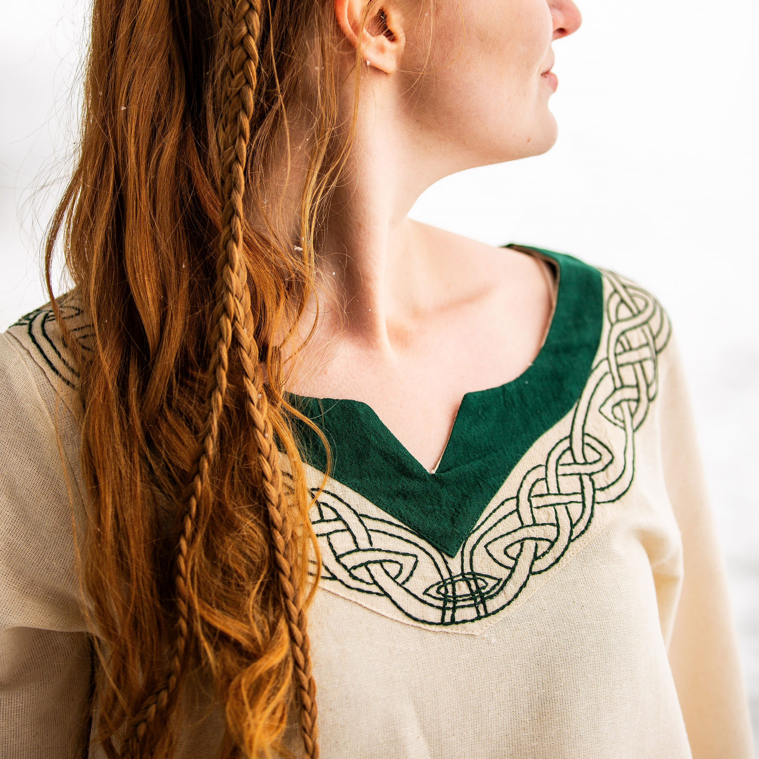 Mittelalter Kleid mit Stickerei beige-grün