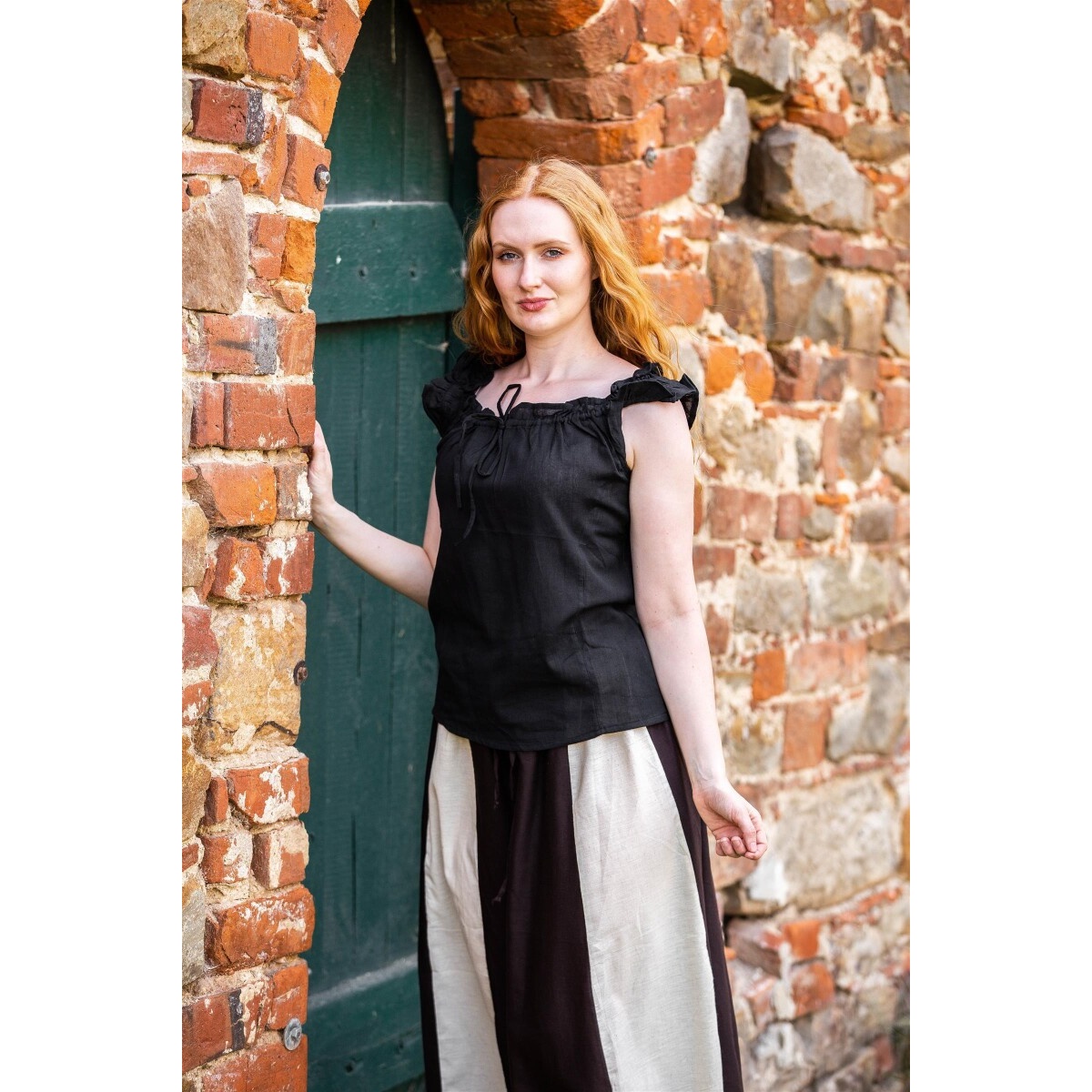 Blusa estiva medievale Lotte con volant nera