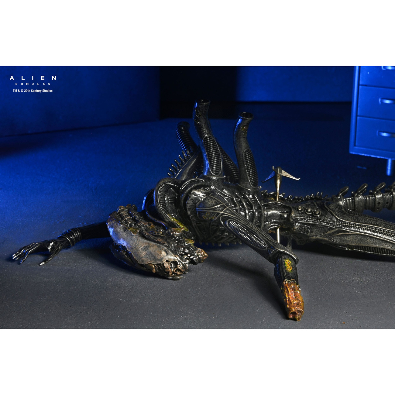 Alien: Romulus Action Figure Deluxe Suspended Lab Xenomorph | Elbenwald