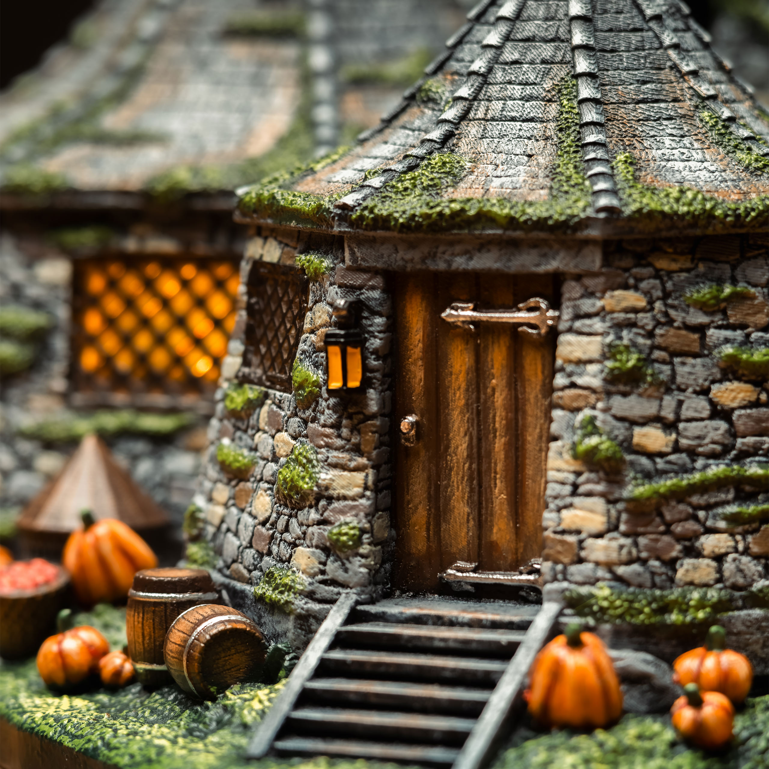 Harry Potter - Hagrids Hütte Miniatur Replik mit LED Leuchtfunktion