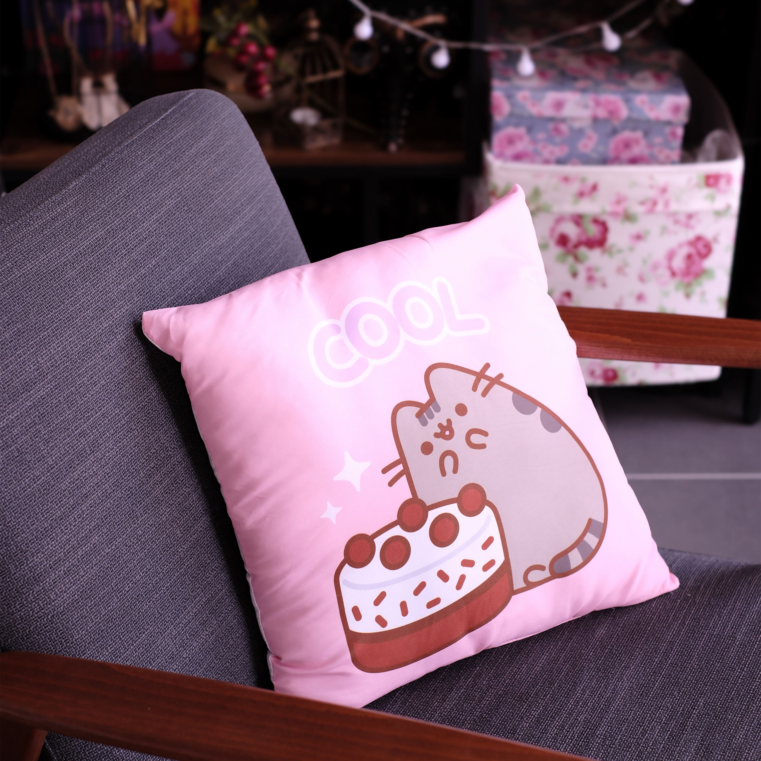 Pusheen - Cool Pillow