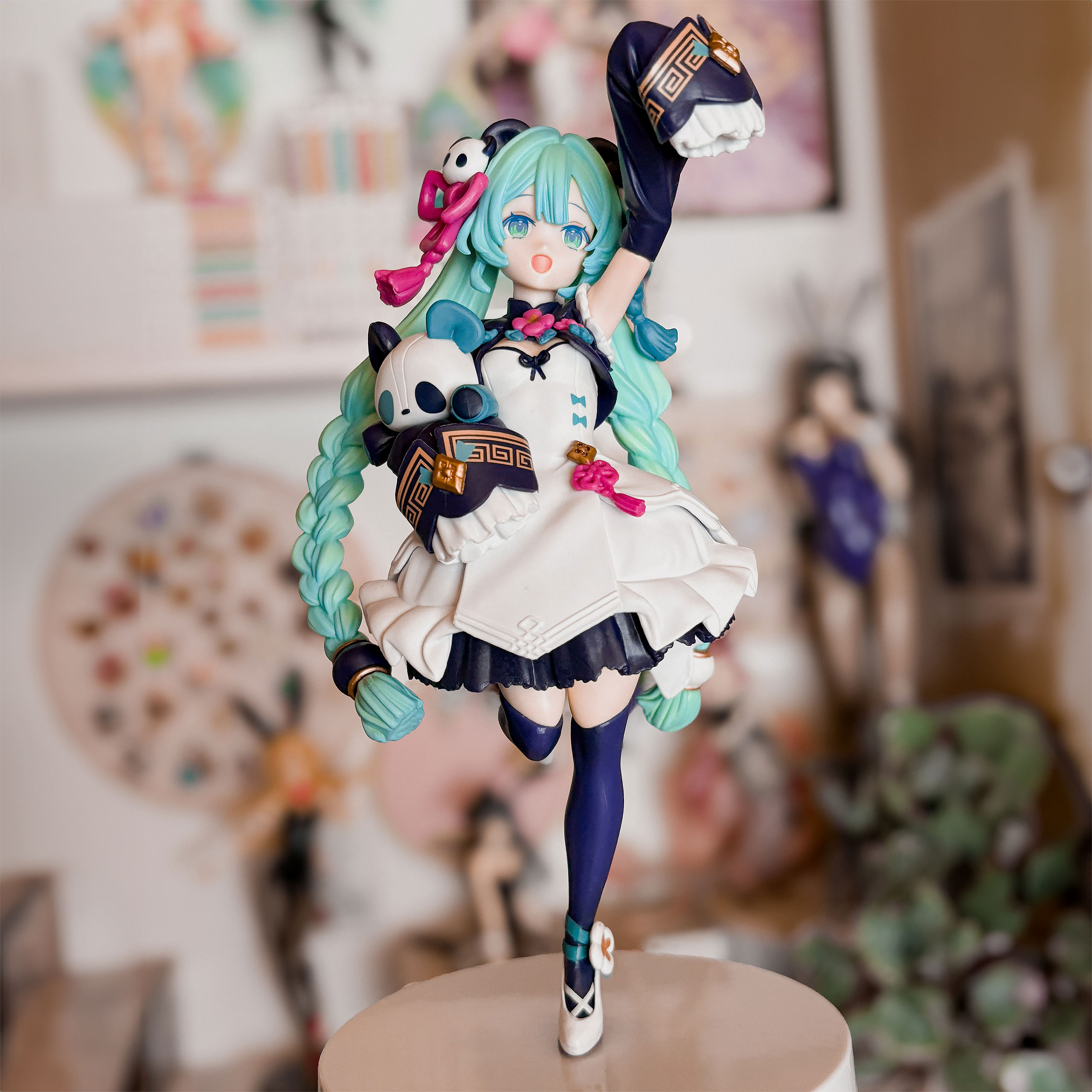 Hatsune Miku - Figura Moderna Versión China de Hatsune