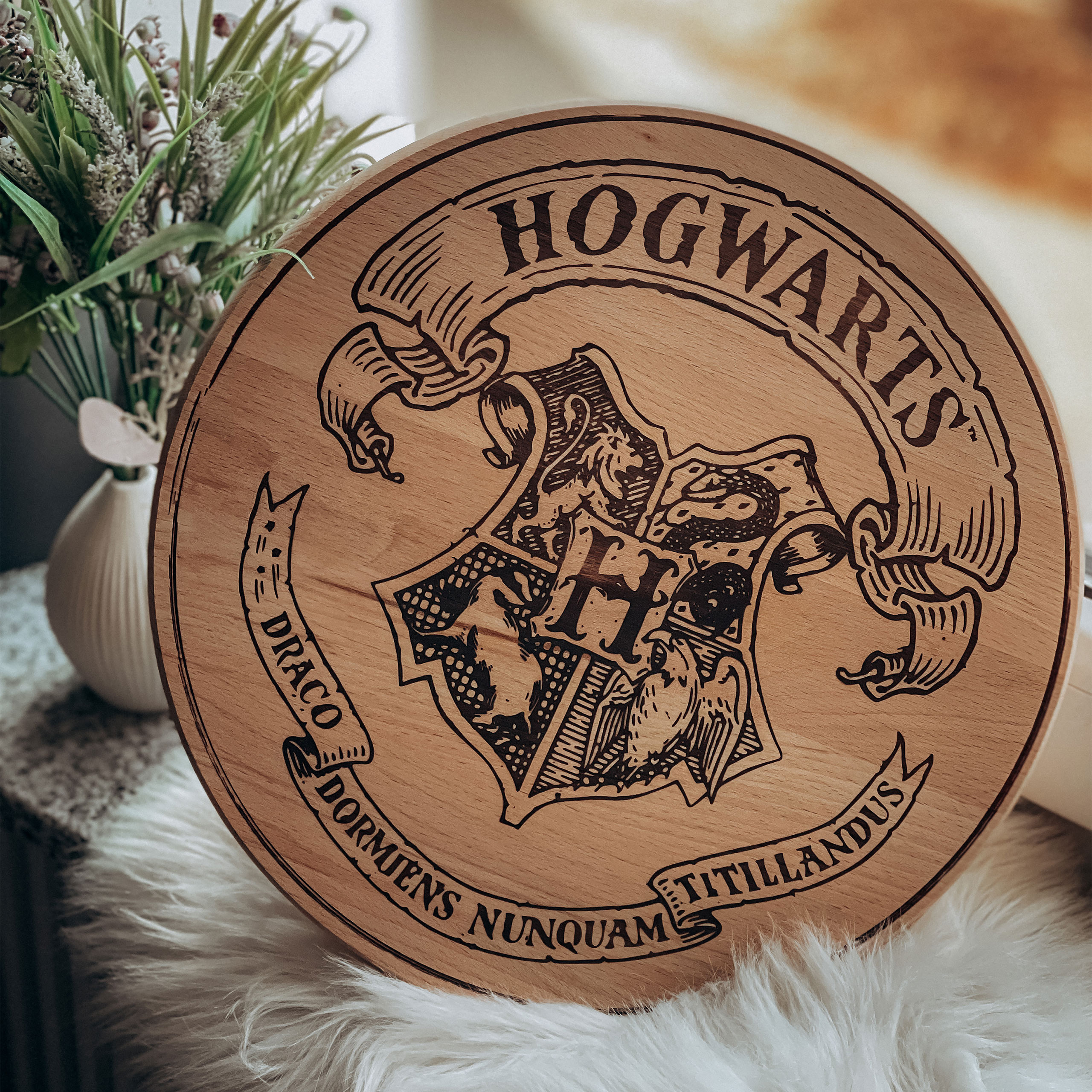 Harry Potter - Hogwarts Crest Cutting Board Beech