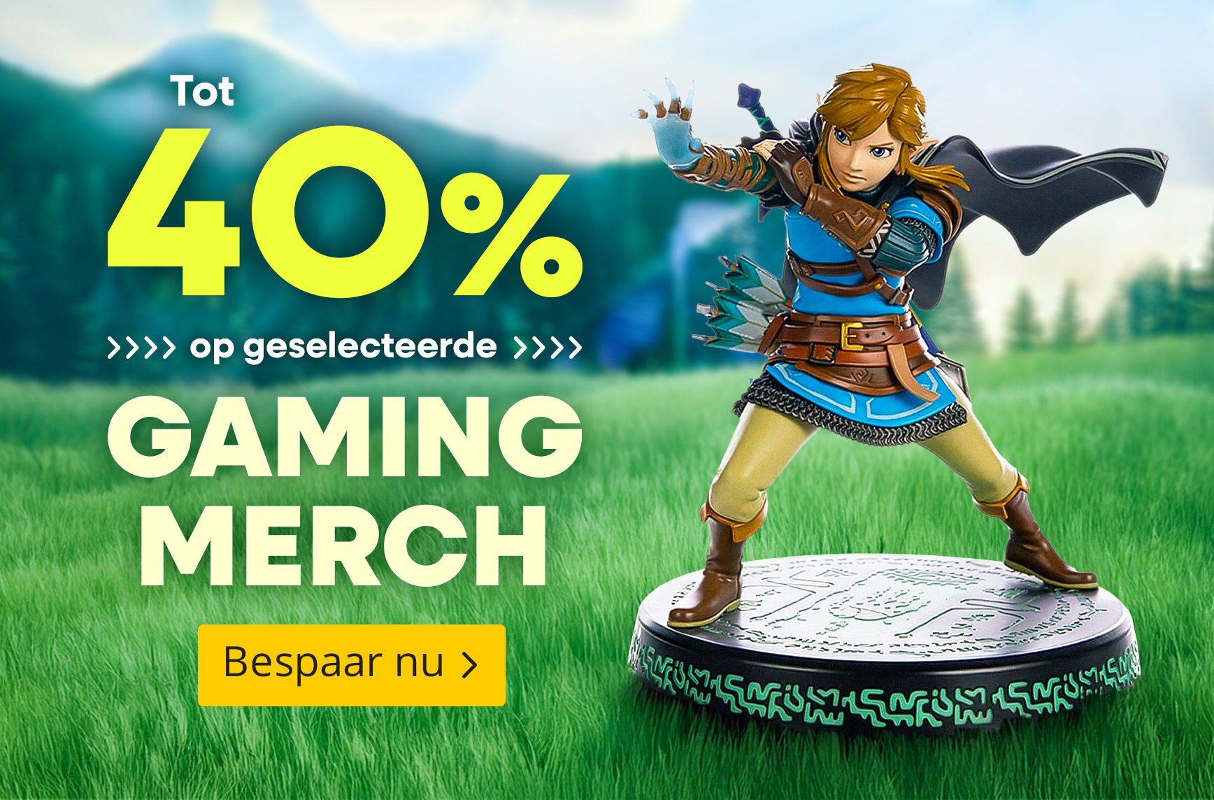 Tot 40 procent korting op geselecteerde gaming merchandise. Figuur van een avonturier tegen een groen landschap, knop “Nu besparen”.