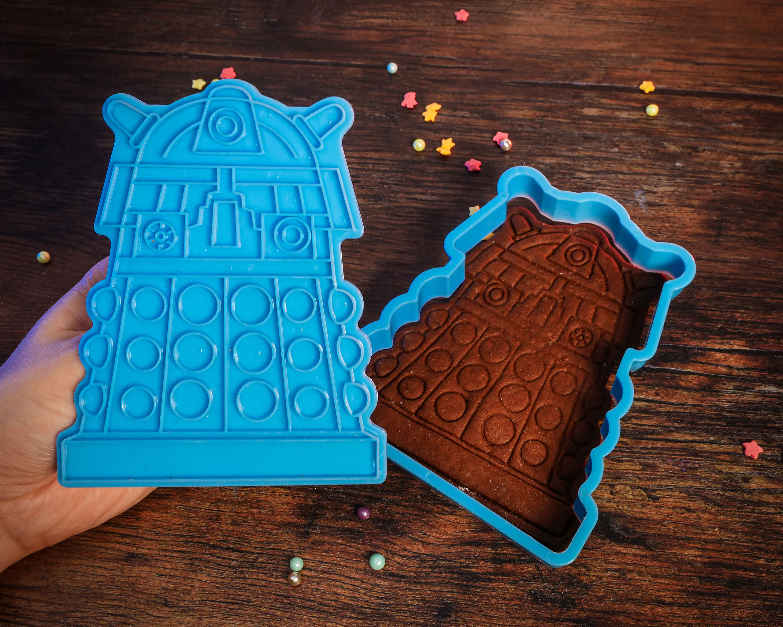Doctor Who - Tardis and Dalek Cookie Jar with Cookie Cutters and Apron