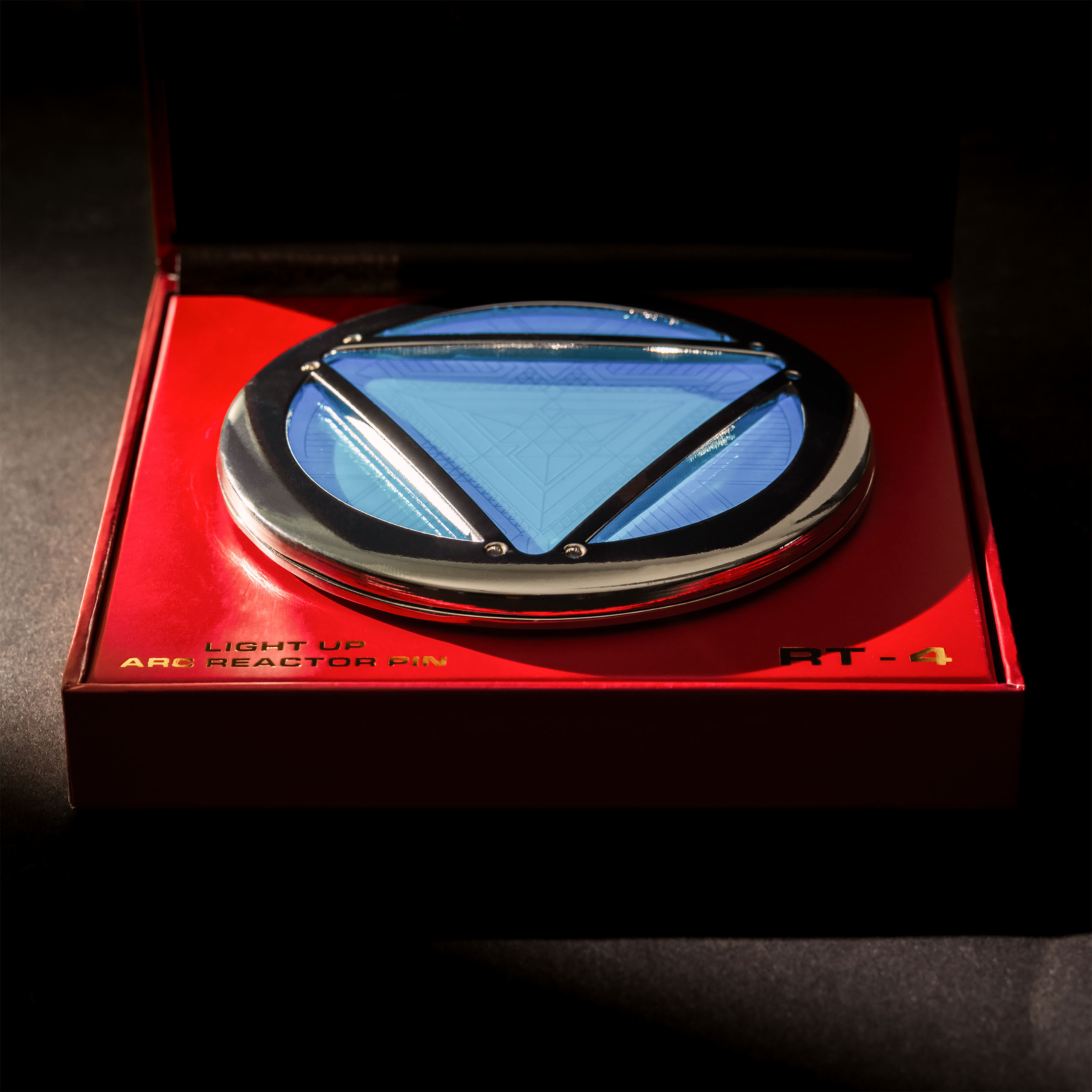 The Infinity Saga - Iron Man RT-4 Arc Reactor Replica met Licht