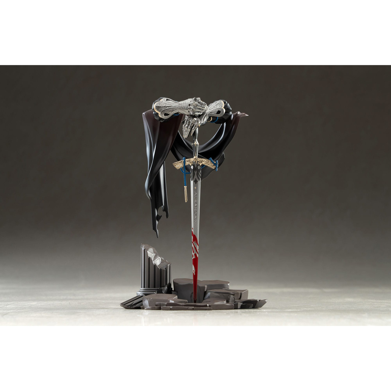 Reverse: 1999 Limepie Series PVC Statue Knight 17 cm