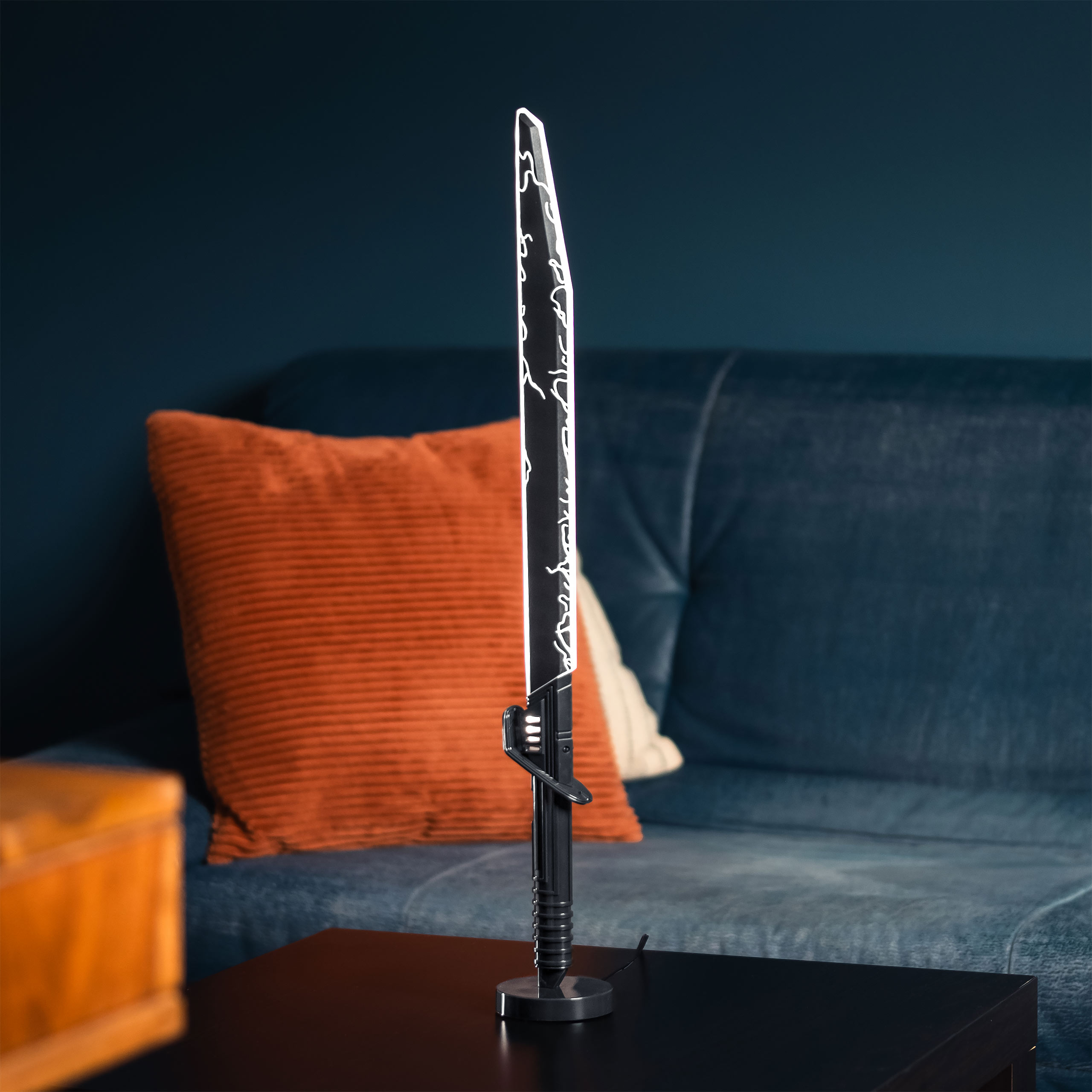 Mandalorian Darksaber Lightsaber Table Lamp - Star Wars