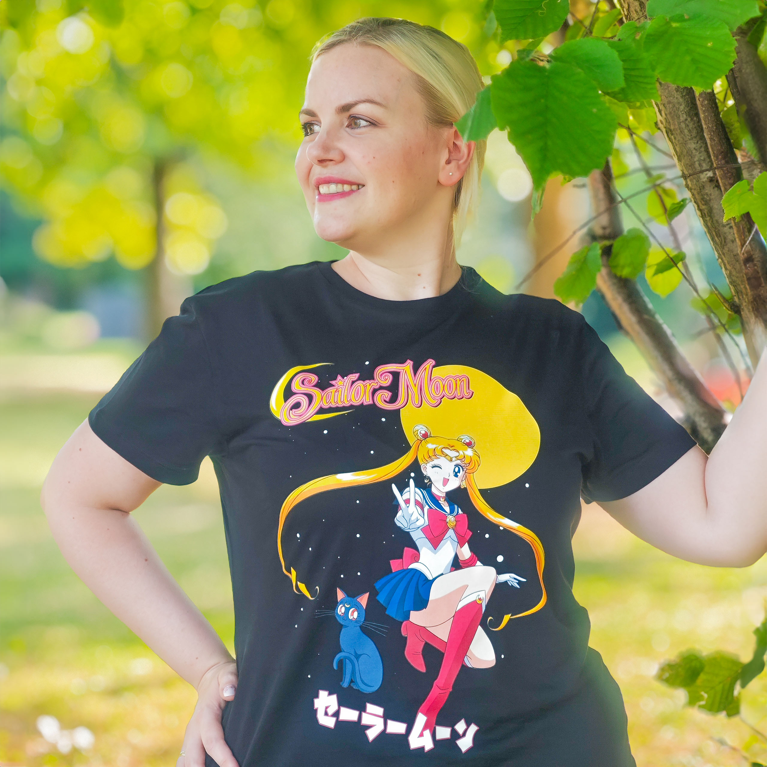 T-shirt noir Sailor Moon avec Luna