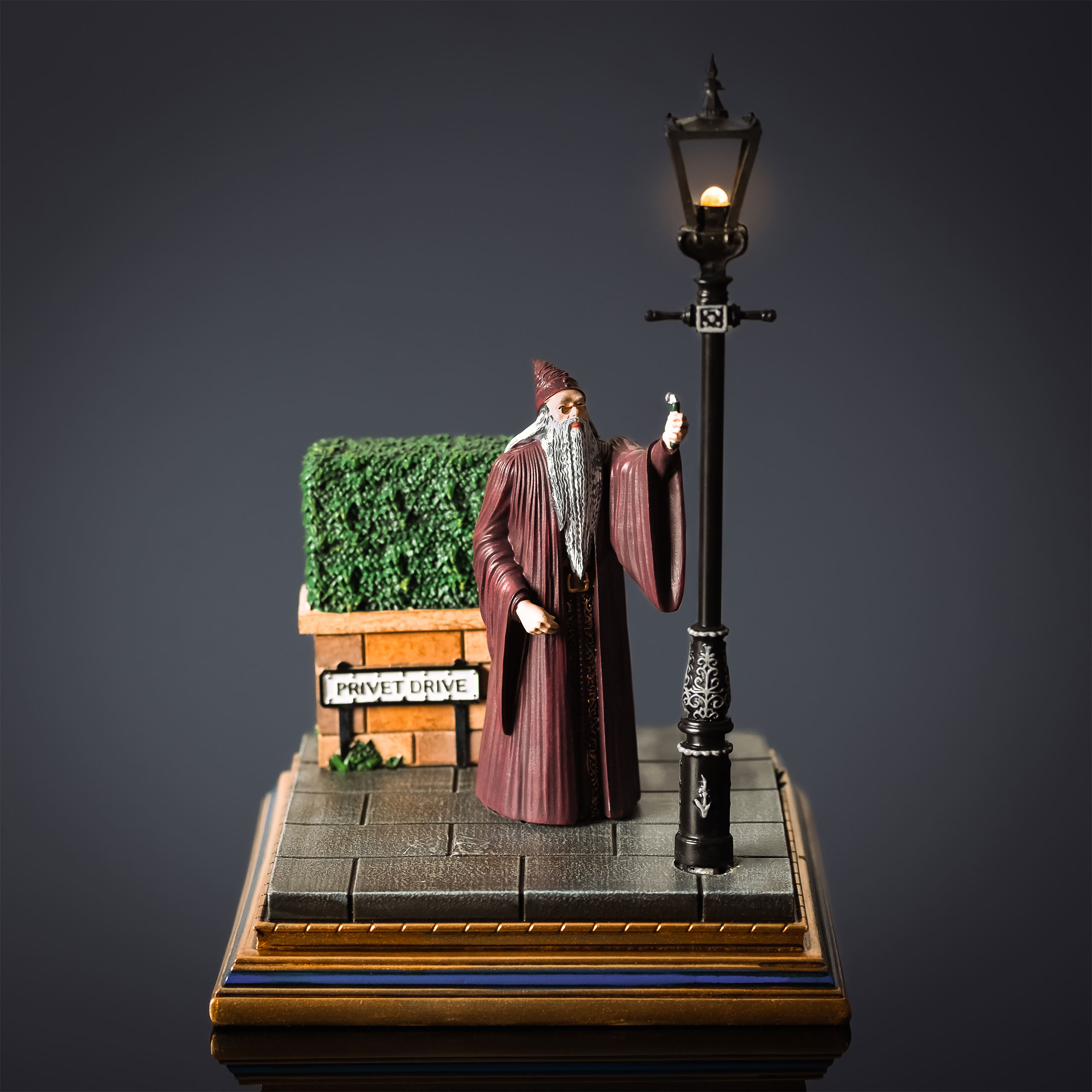 Harry Potter - Figurine Diorama Dumbledore Privet Drive avec Lumière