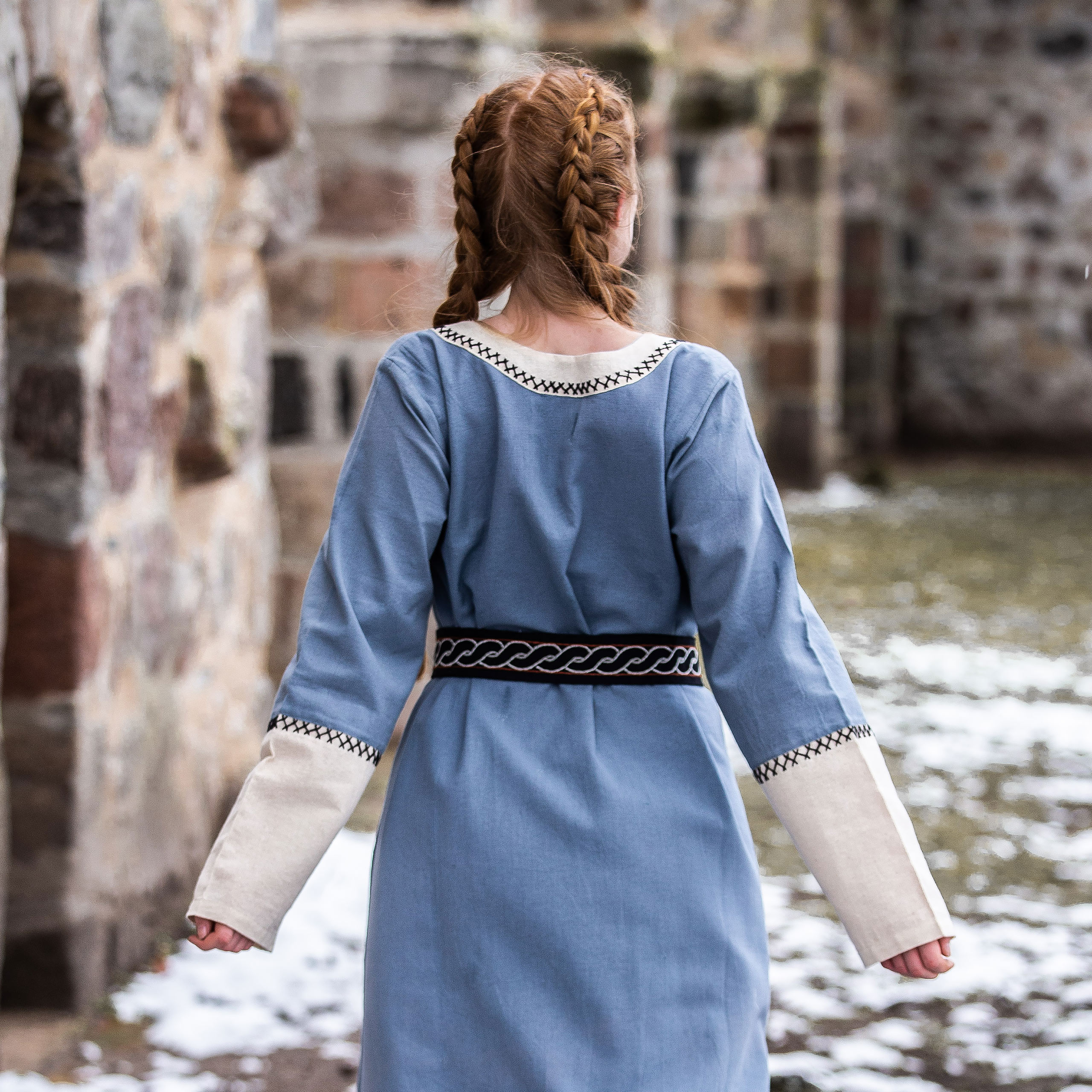 Mittelalter Kleid mit Handstickerei blau