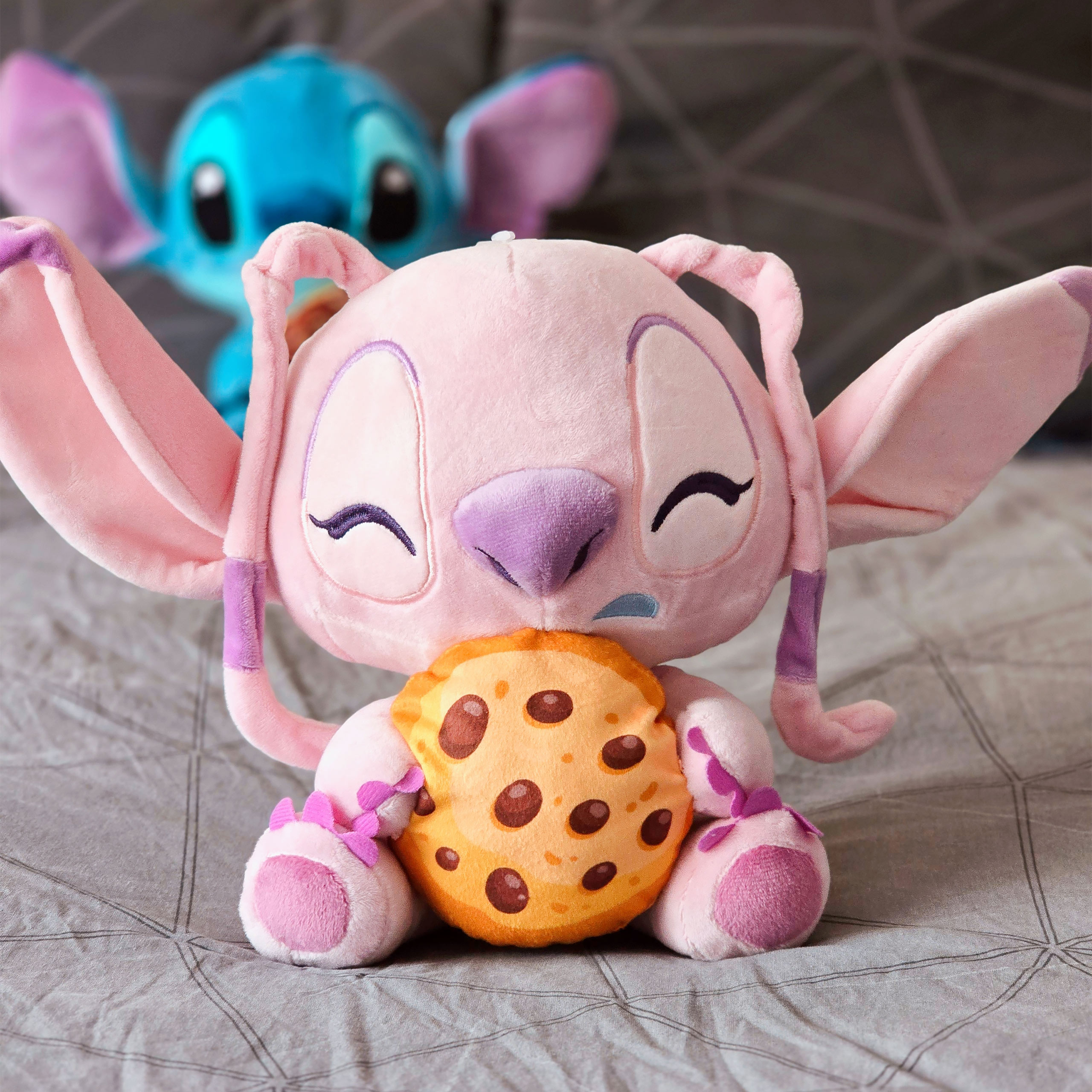 Pluszowa figurka Angel Lilo & Stitch z ciastkiem 25 cm