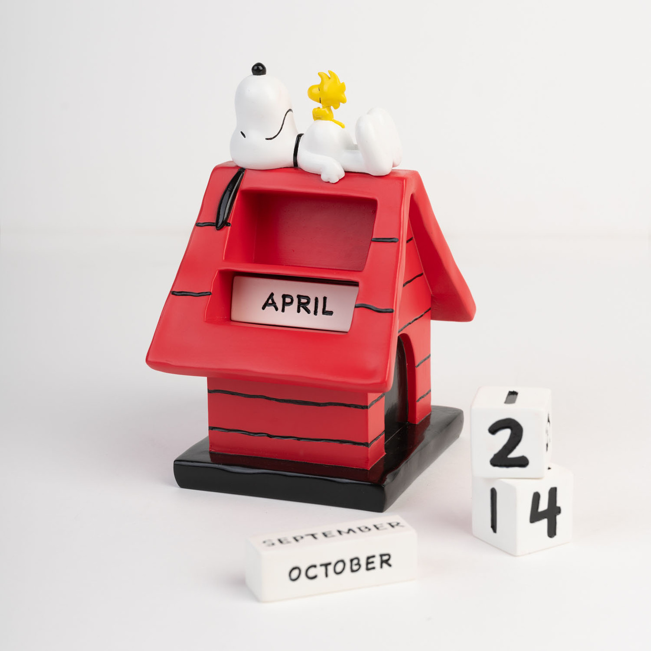 Peanuts 3D wieczny kalendarz Snoopy buda