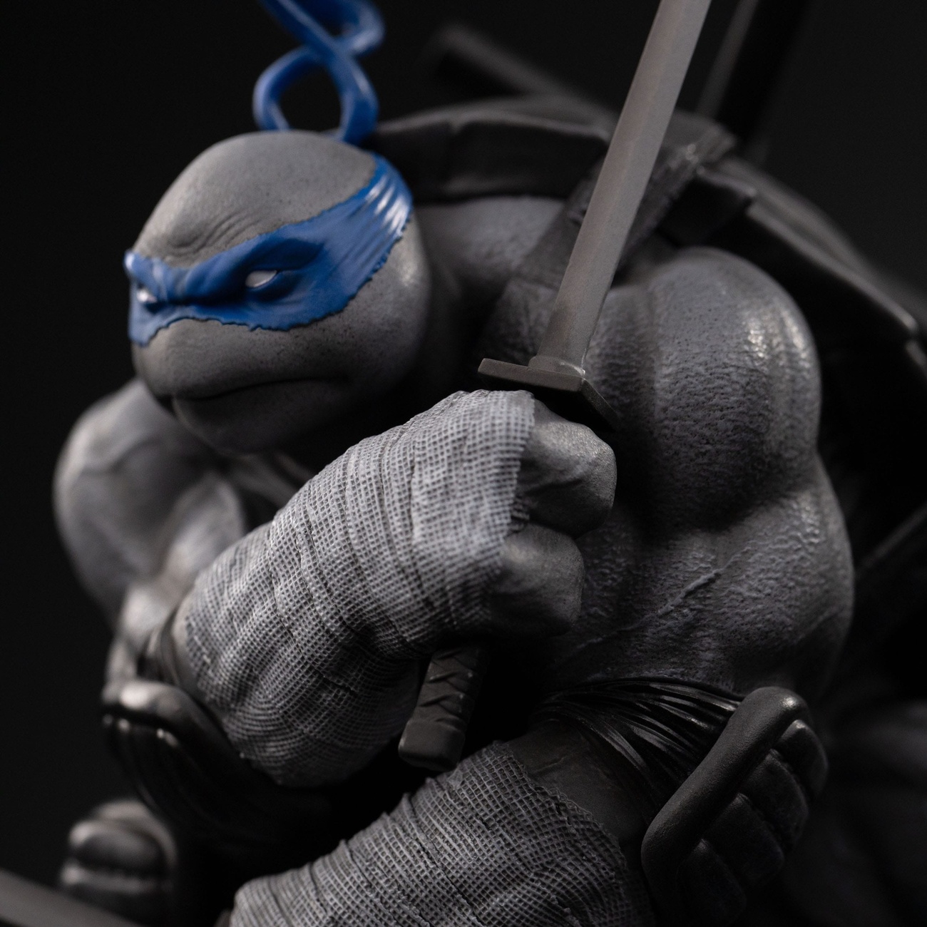 Teenage Mutant Ninja Turtles Figura Art Scale 1/10 Leonardo Wariant Czarny i Biały 26 cm heo exclusive