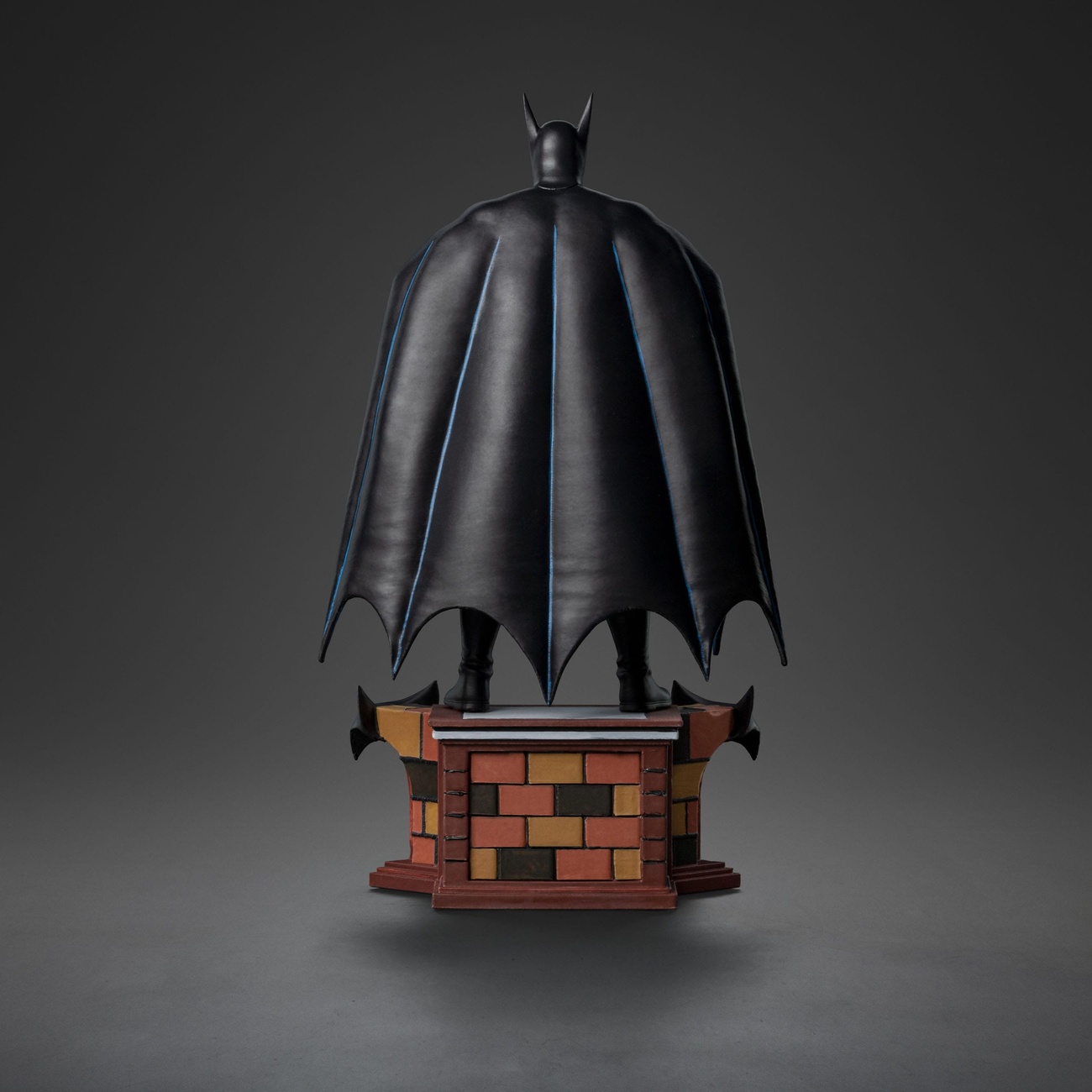 DC Comics Figura Art Scale 1/10 Batman Detective 85th Anniversary 26 cm