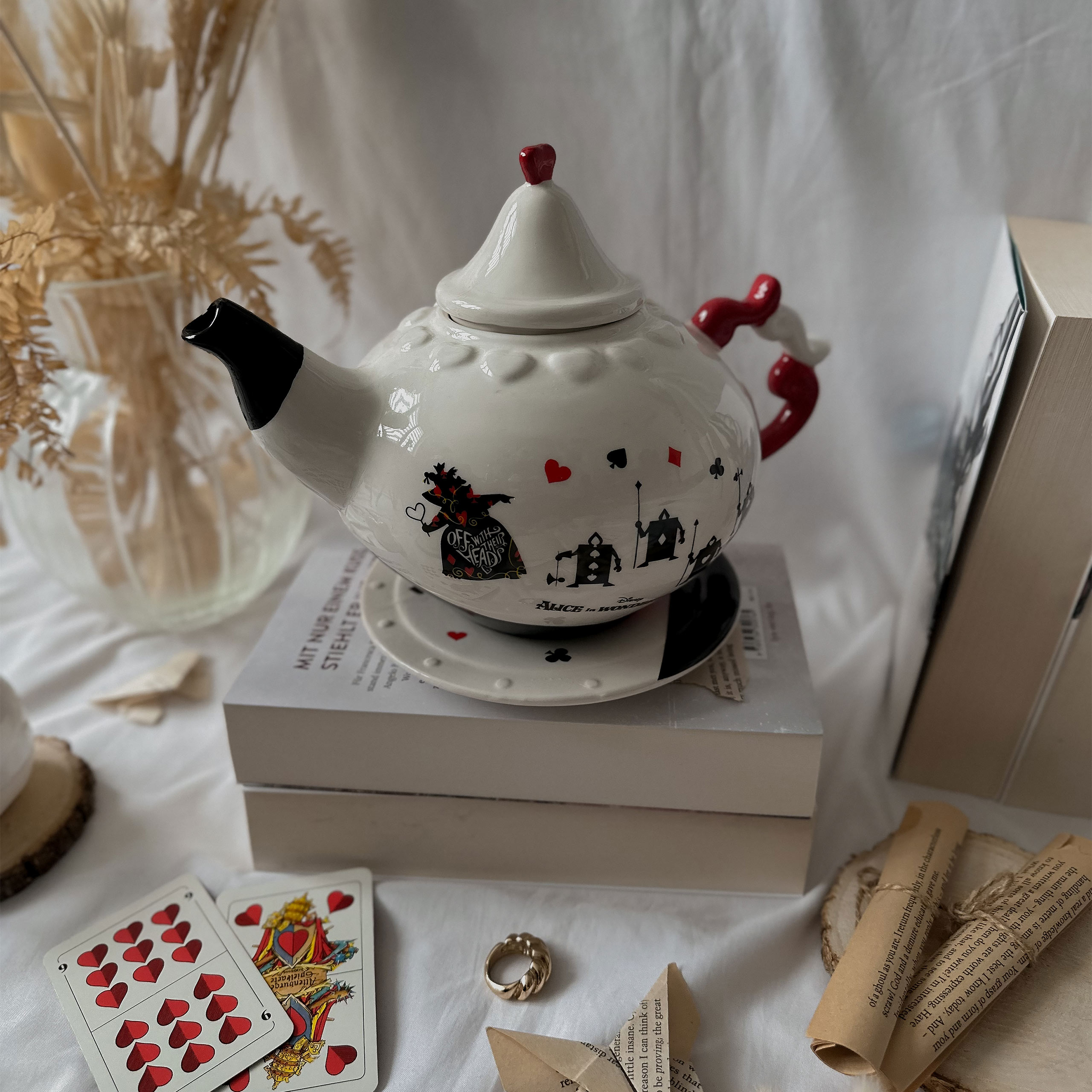 Alice in Wonderland - Queen of Hearts Teapot with Saucer