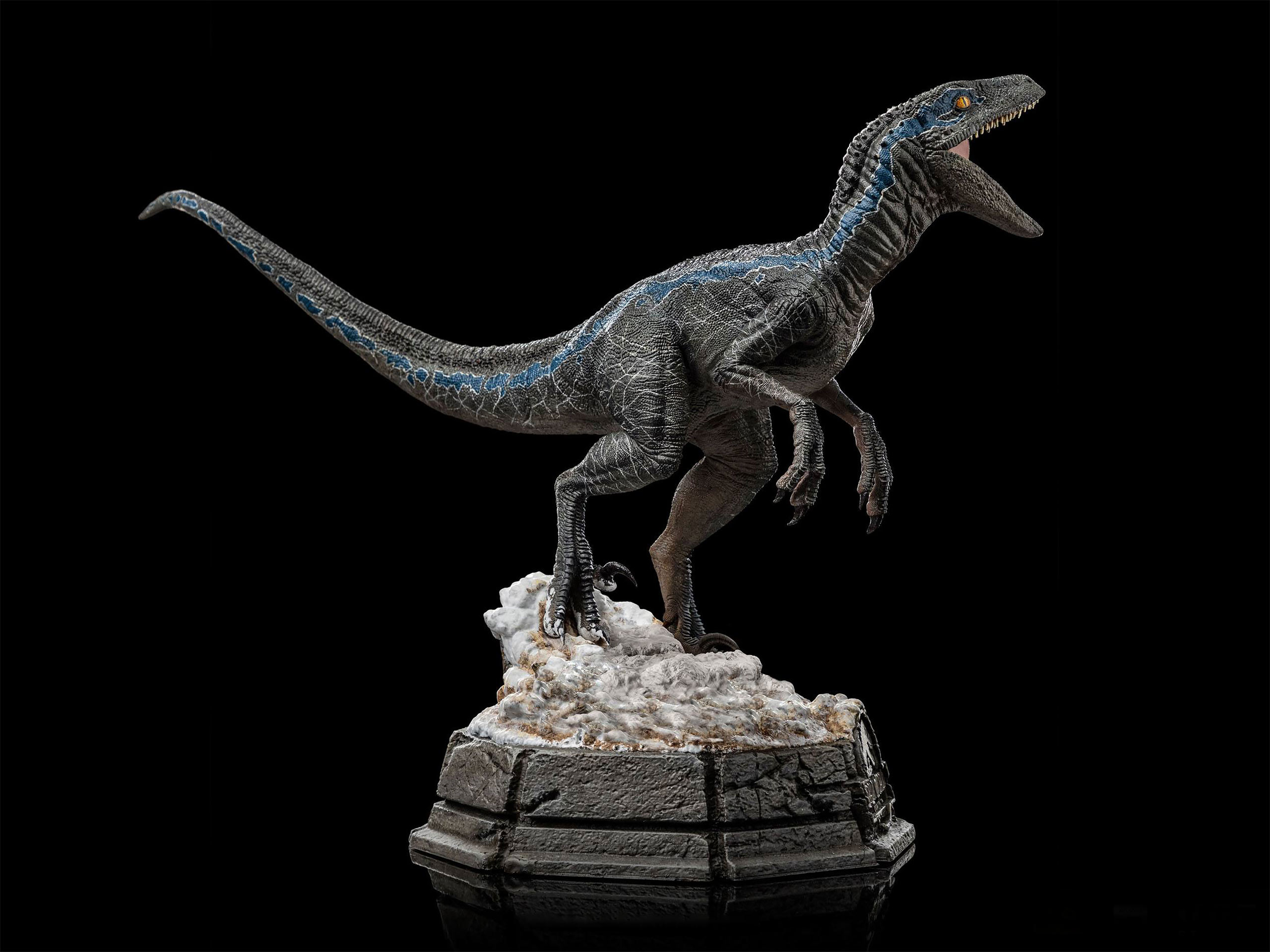 Jurassic World - Blue Art Scale Deluxe Standbeeld
