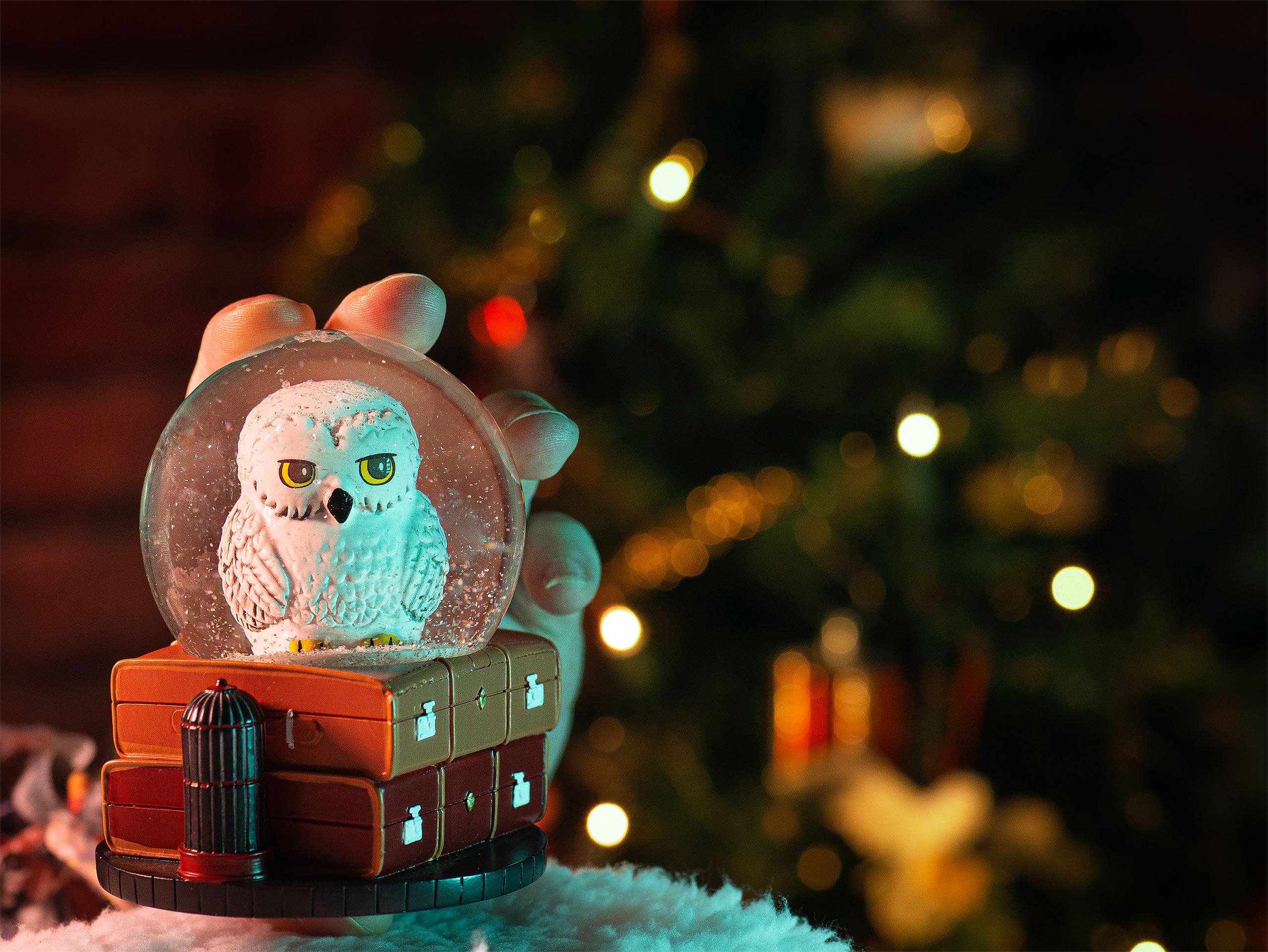 Harry Potter - Hedwig Snow Globe with Glitter