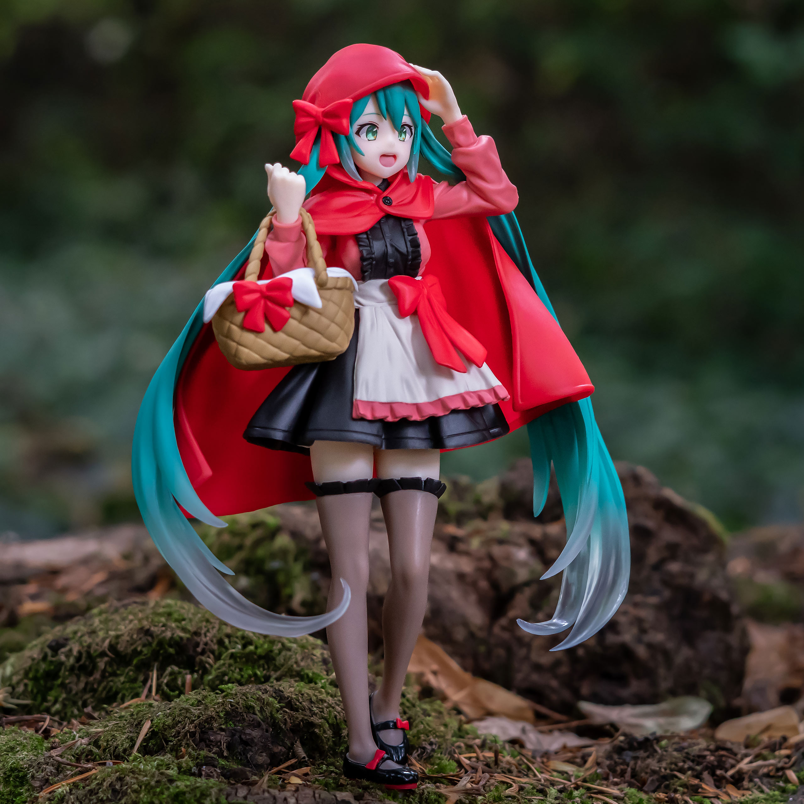 Hatsune Miku - Figurine Wonderland Version Petit Chaperon Rouge