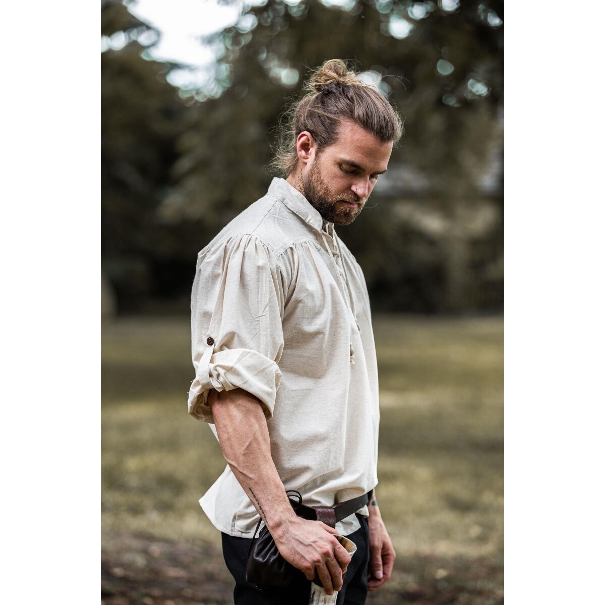 Średniowieczna koszula sznurowana z kołnierzem stójką Bruno beżowa