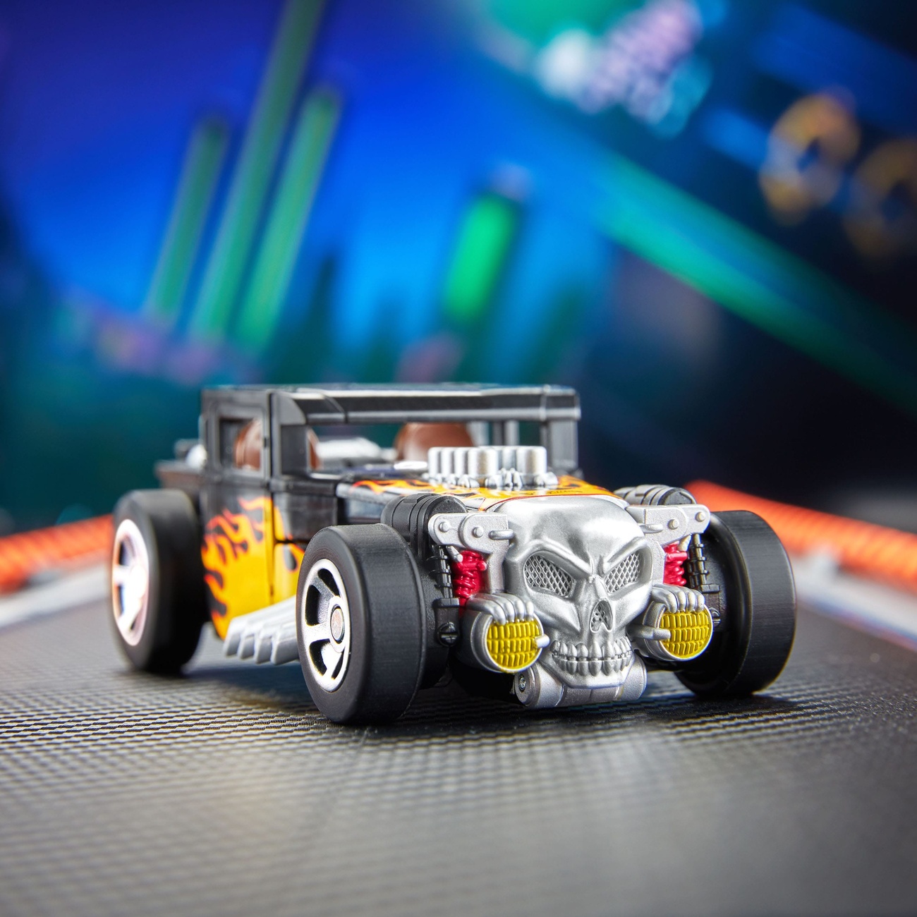 Figurine articulée Hot Wheels x Transformers Bone Shaker 12 cm