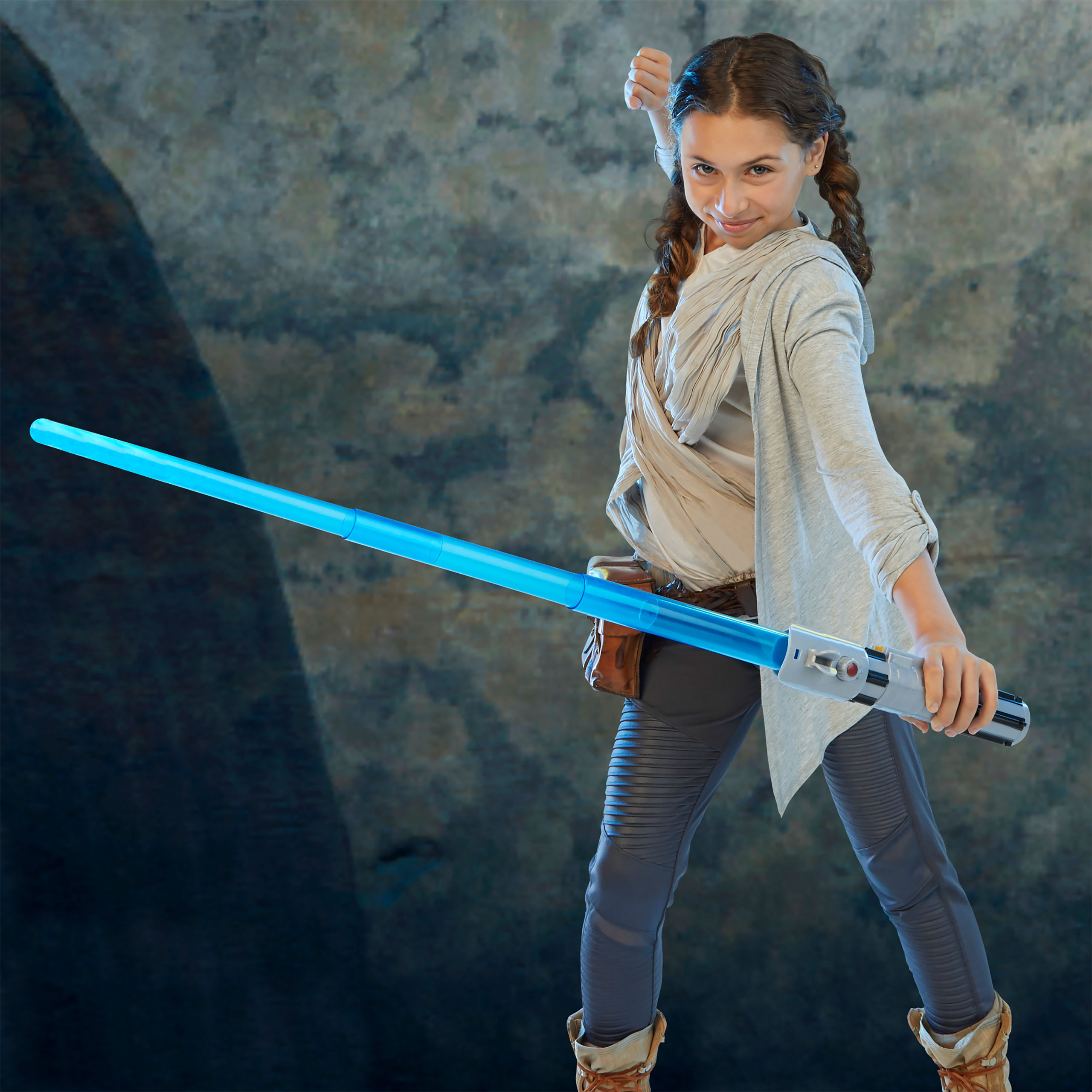 Star Wars - Luke Skywalker Forge Sabre Laser avec Effet Lumière et Son