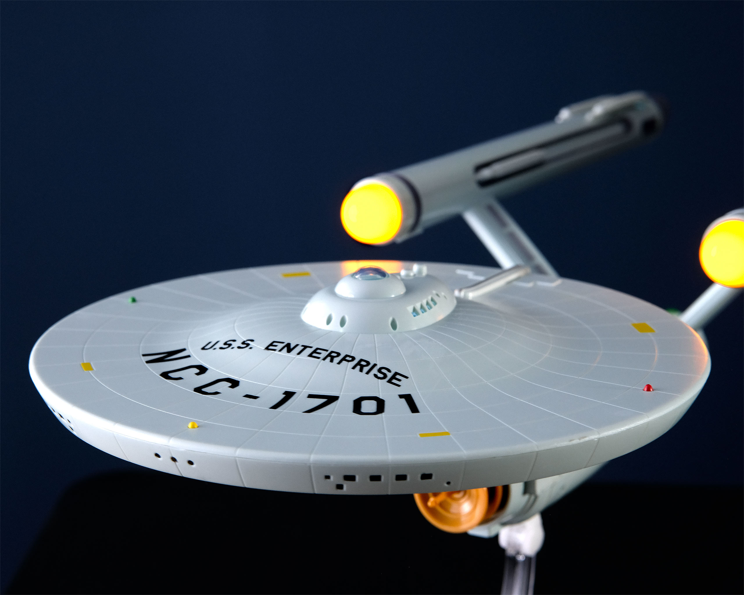 Star Trek - Réplique de l'Enterprise NCC-1701 avec lumière et son
