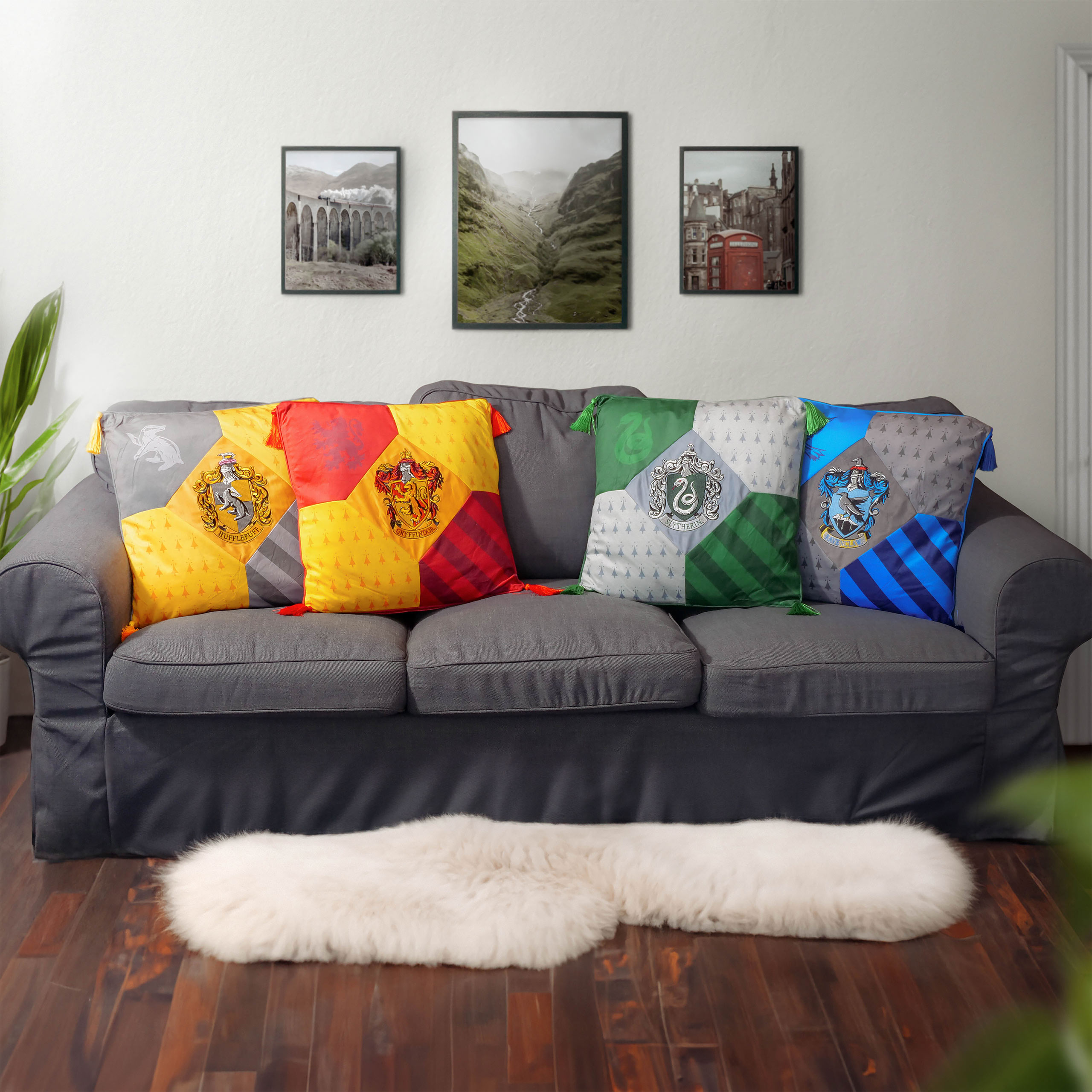 Harry Potter - Coussin Hufflepuff avec glands deluxe