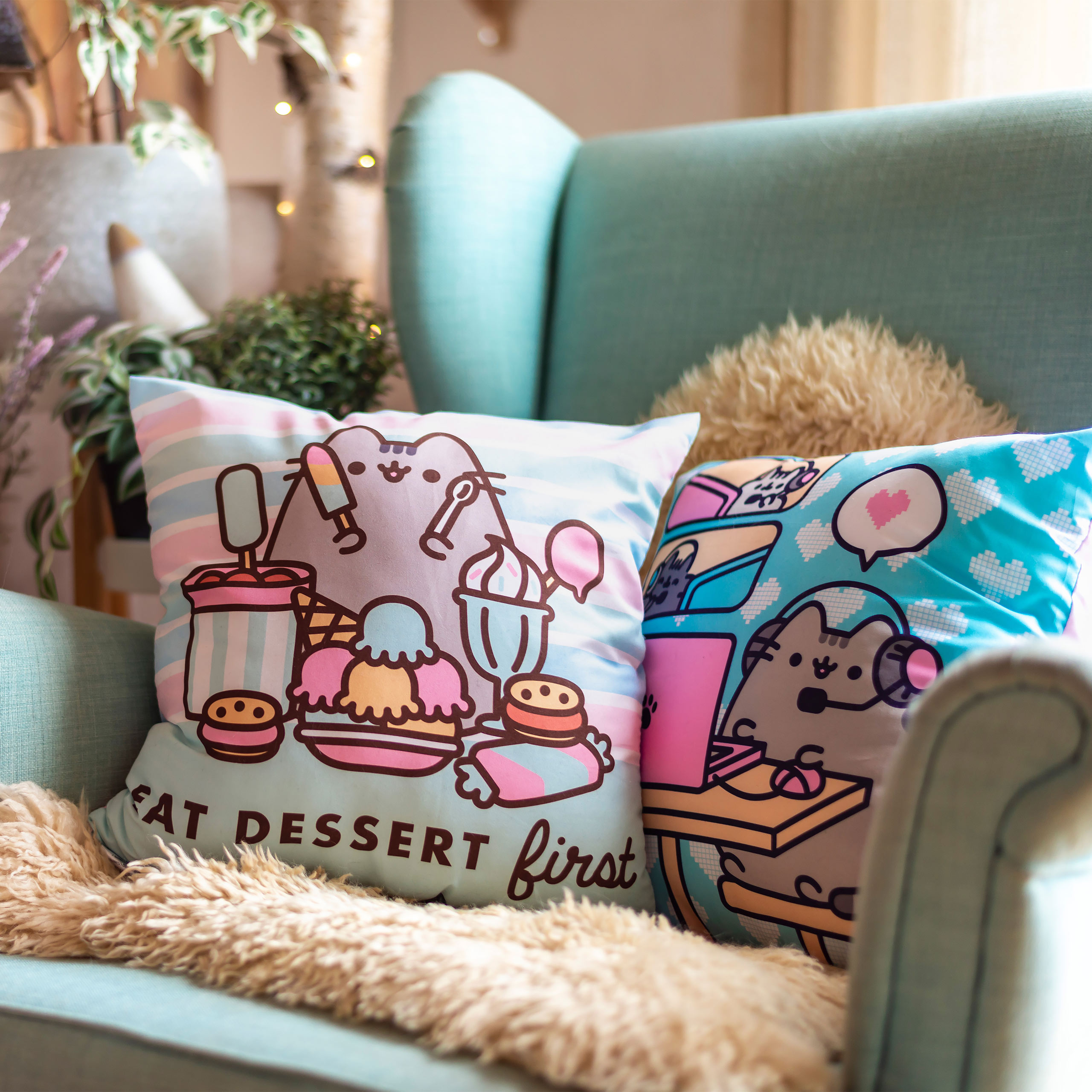 Pusheen - Almohada 'Eat Dessert First'