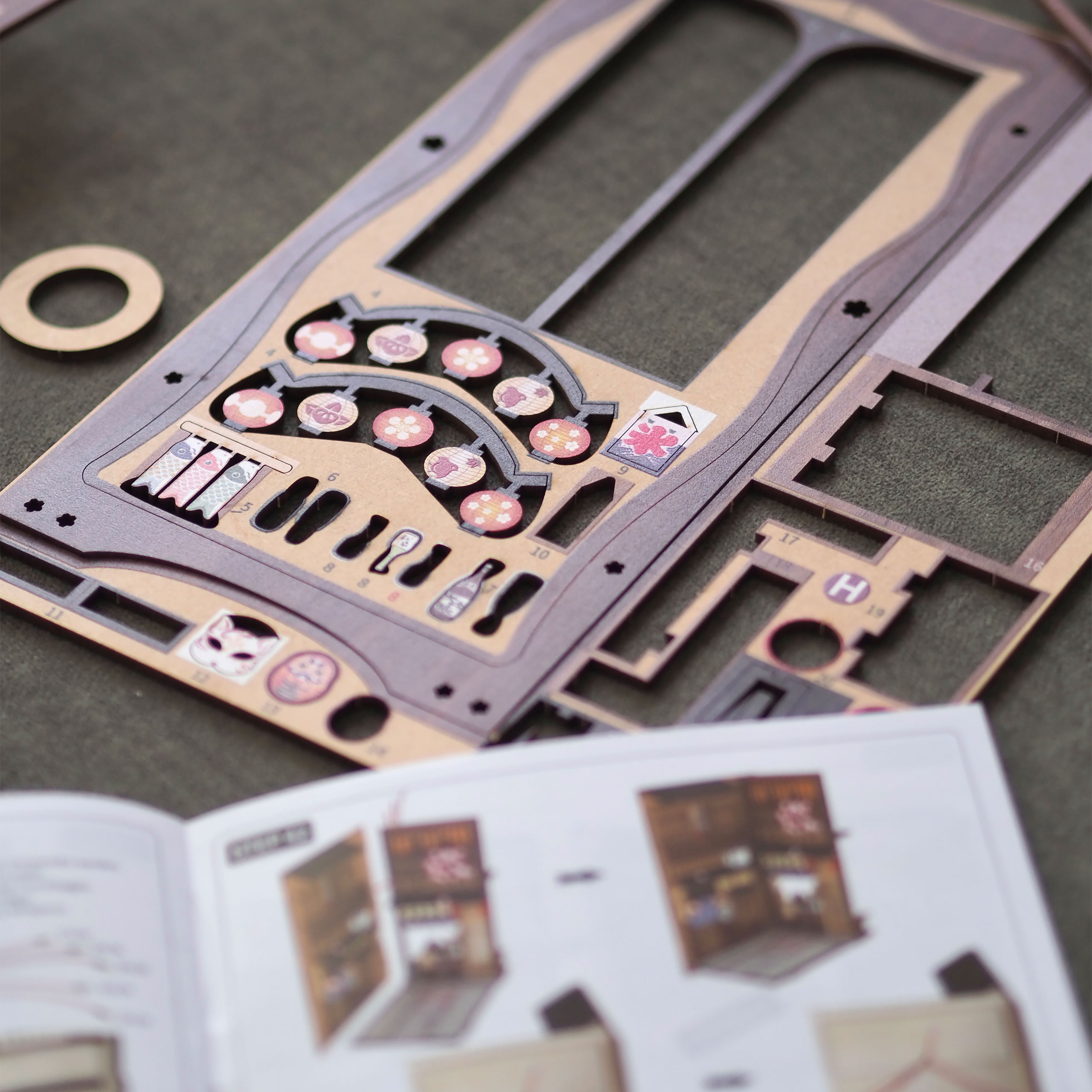 Sakura - Sous le cerisier Sakura Book Nook Modèle Kit Bois