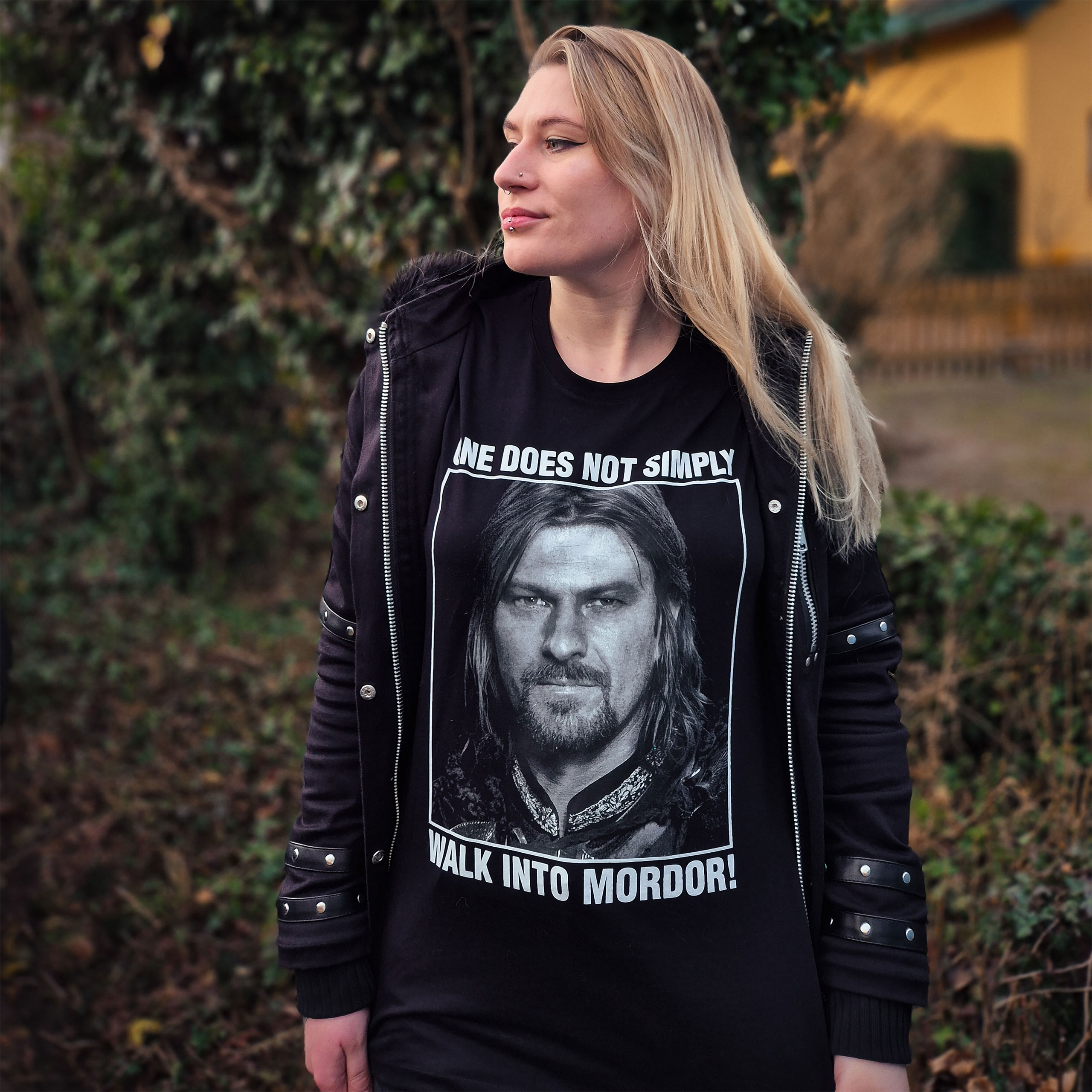 T-shirt Boromir On ne marche pas simplement dans Mordor - Le Seigneur des Anneaux