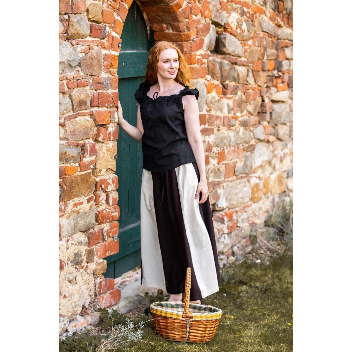 Blusa veraniega medieval Lotte con volantes negra