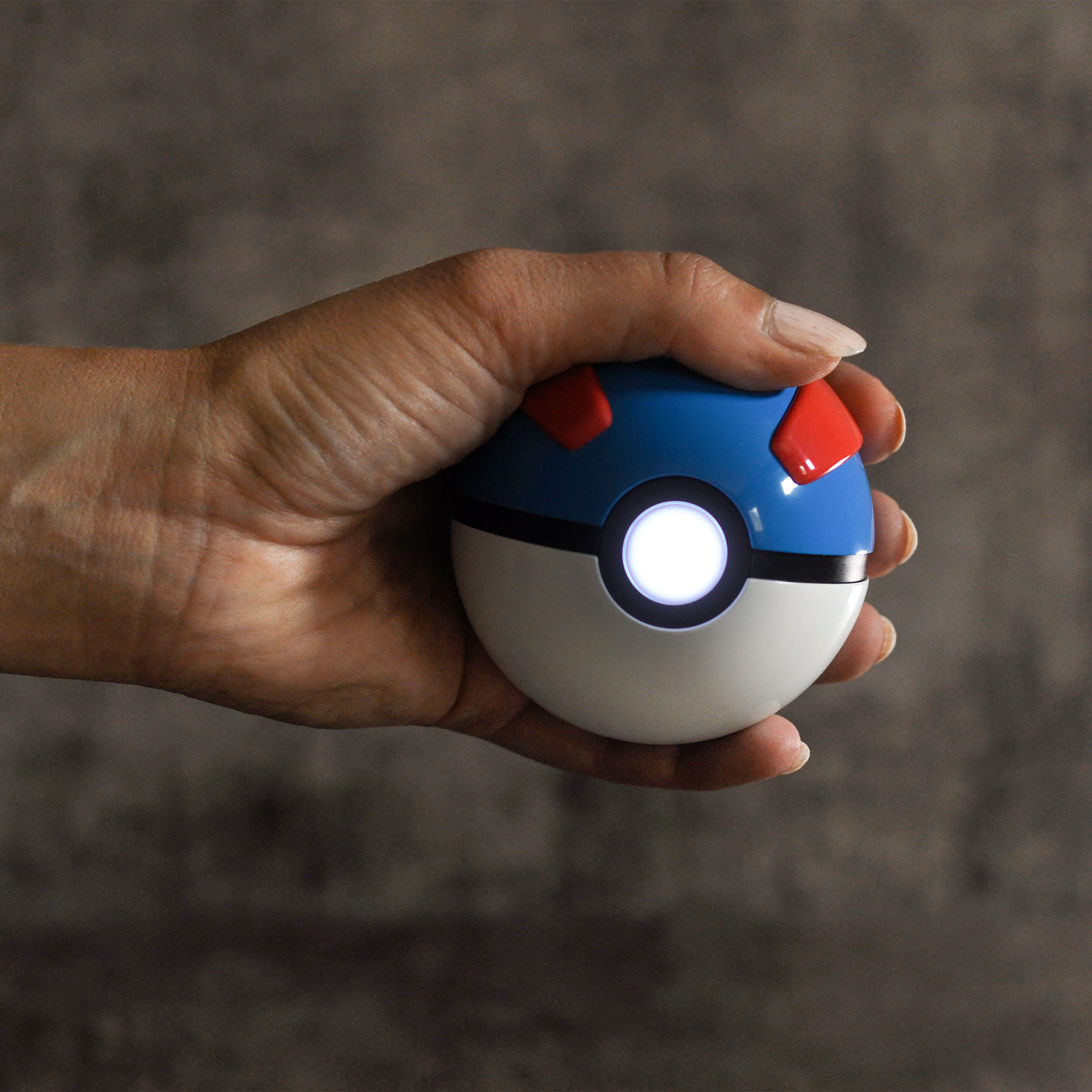 Pokemon - Superball Replik mit Licht