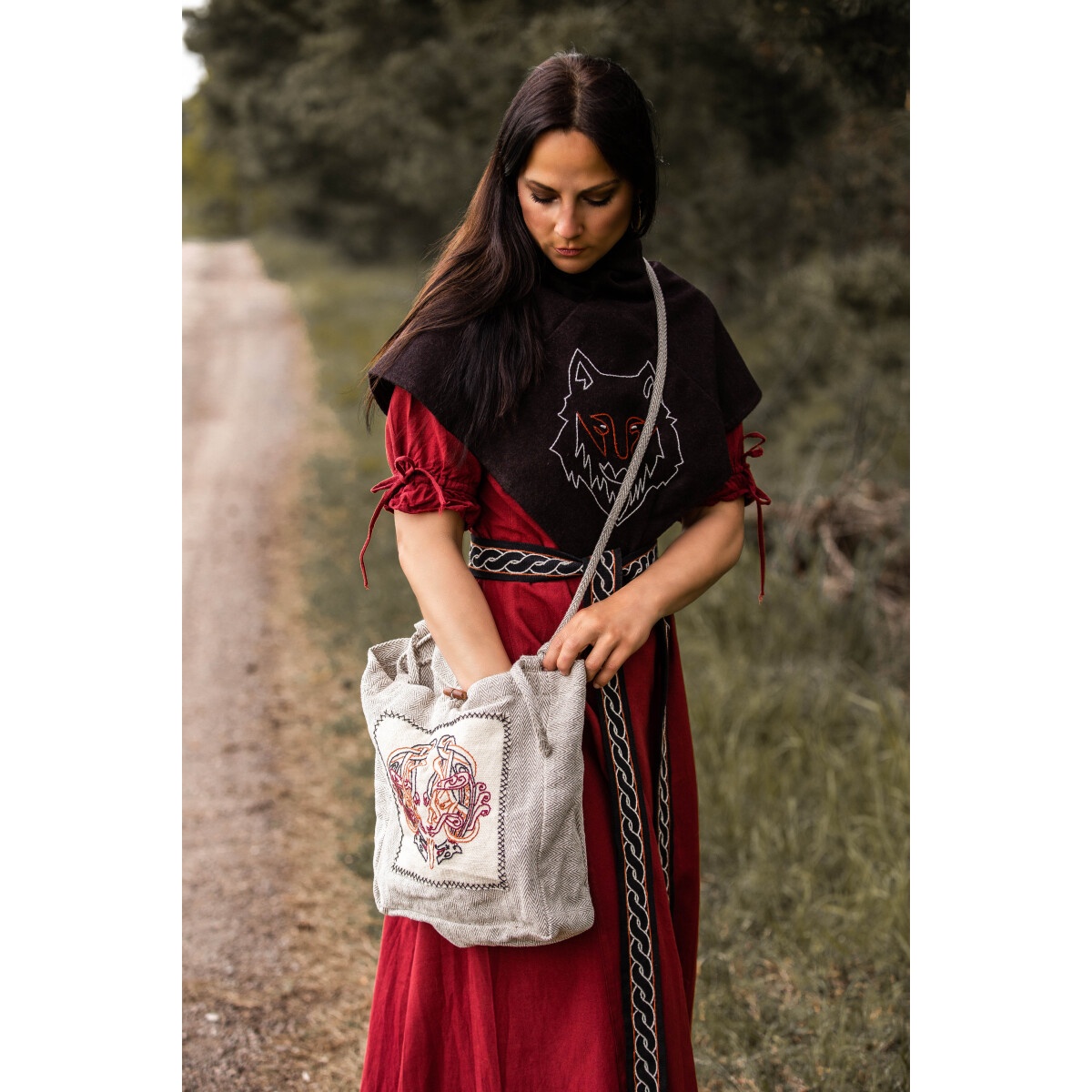 Medeltida axelväska Tora med broderi beige