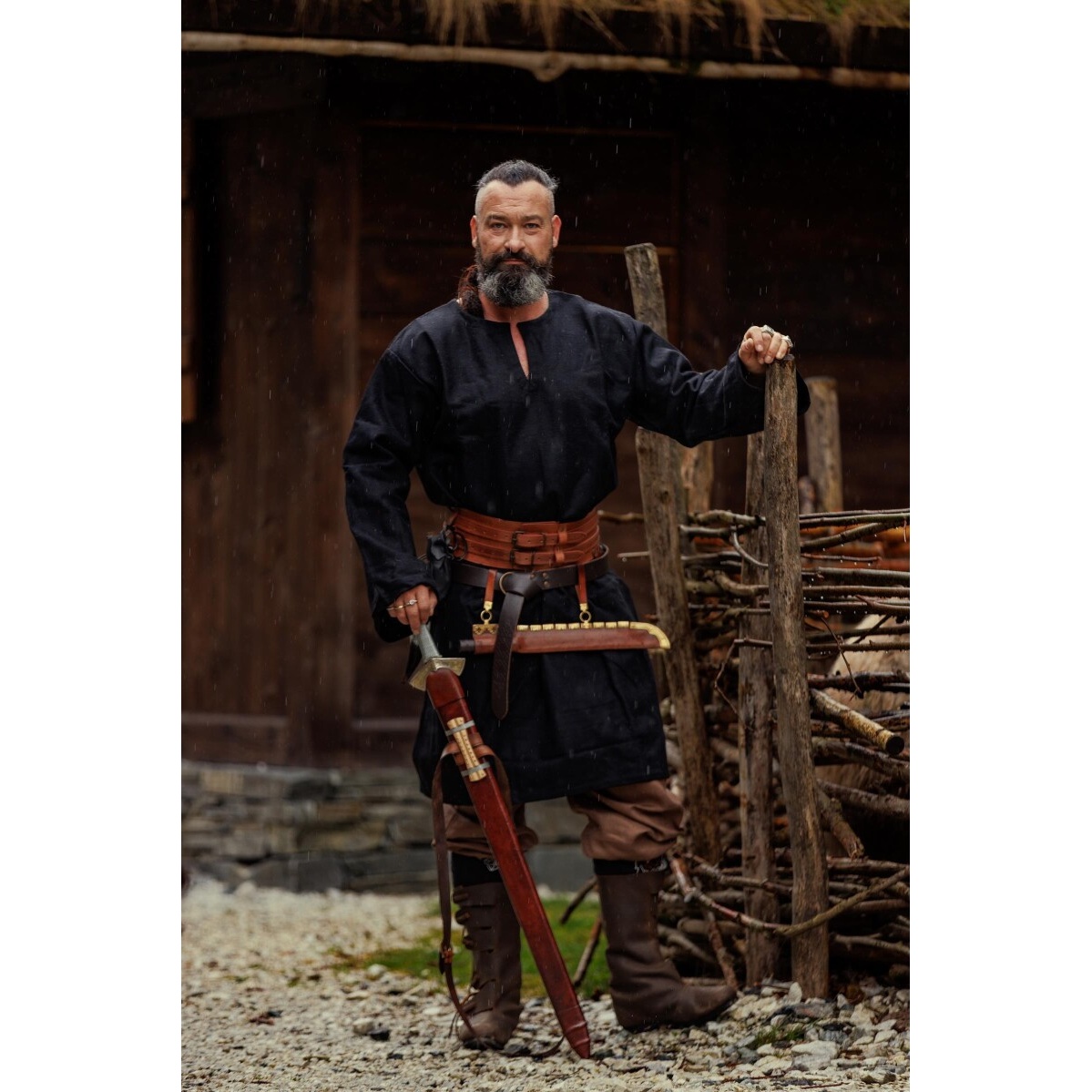 Średniowieczna wełniana tunika wikingów Olvisson czarna