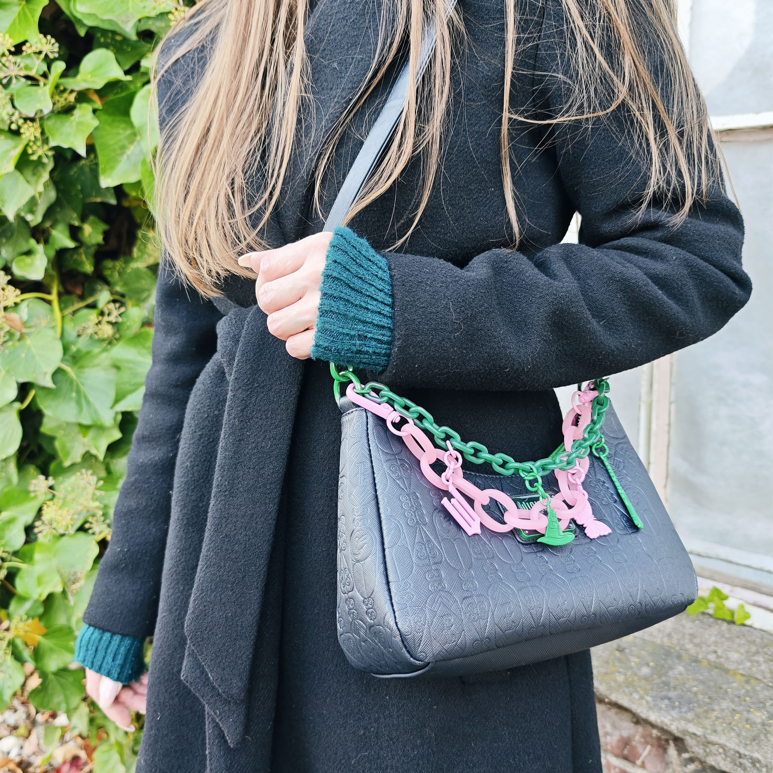 Wicked - crossbody-väska med berlocker