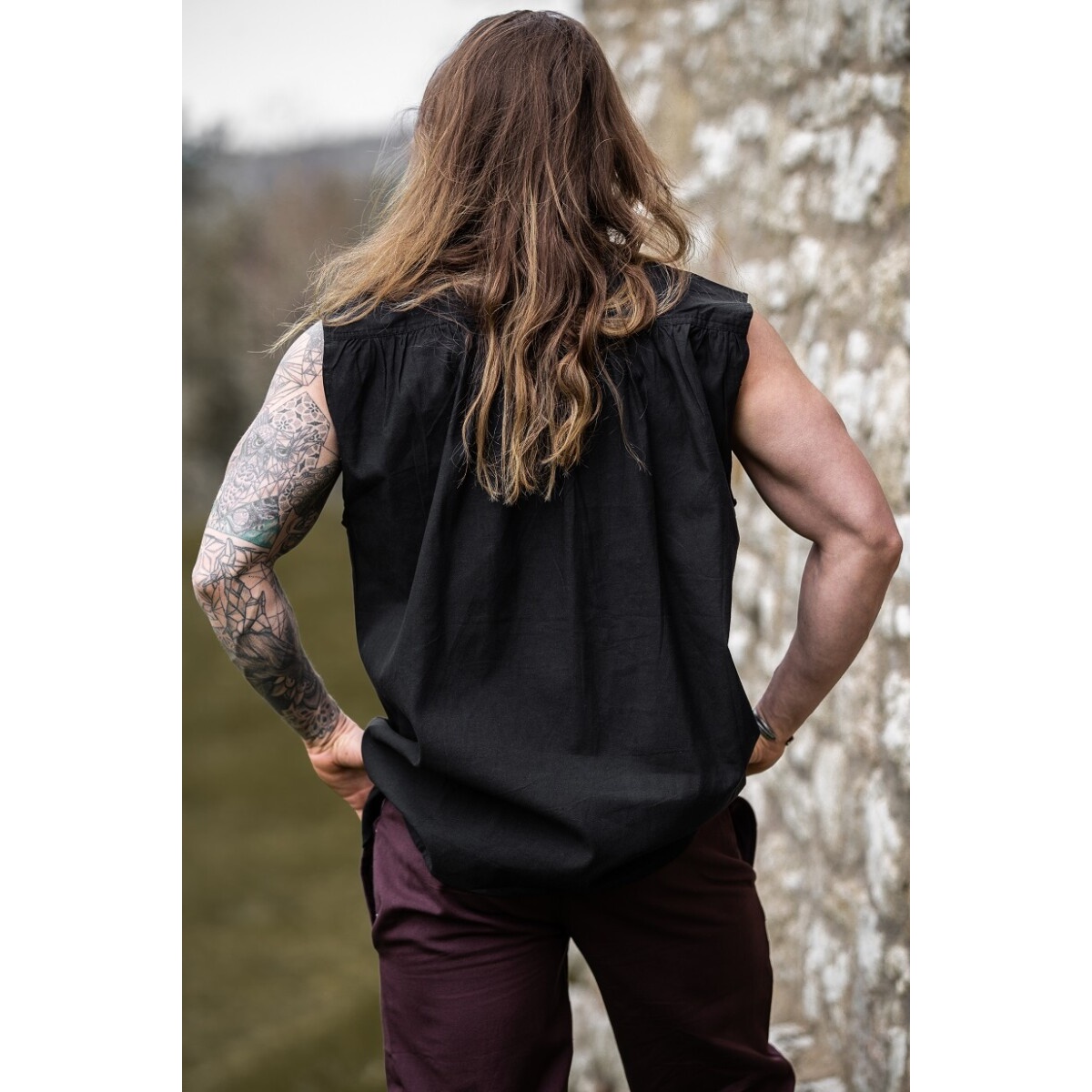 Medeltida snörskjorta med ståkrage Louis ärmlös svart