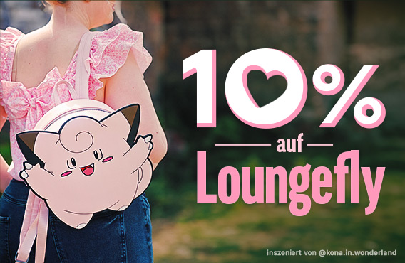 Frau mit rosa Kleid trägt einen Loungefly Rucksack im Pokémon Clefairy Design im Freien. Text: 10 % auf Loungefly.